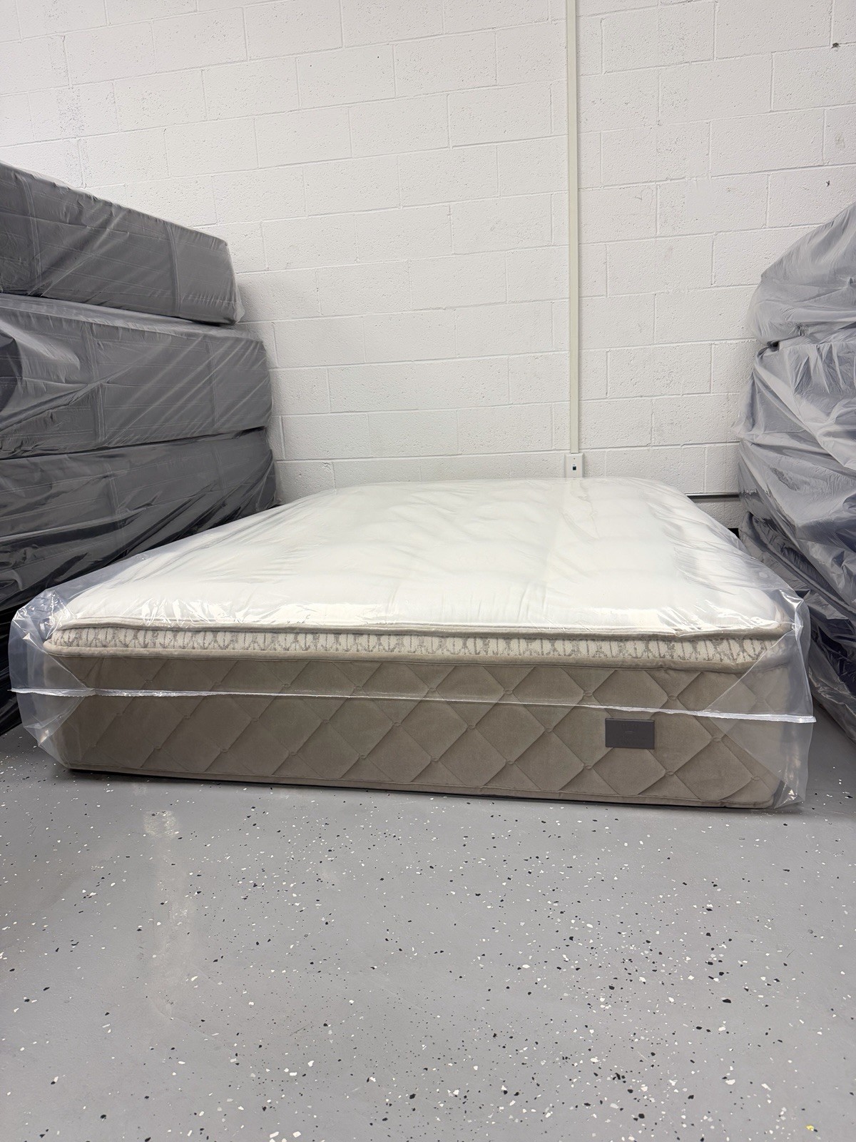 Chattam & Wells Versailles 15.5” Medium Euro Top Queen Mattress MSRP $5,999
