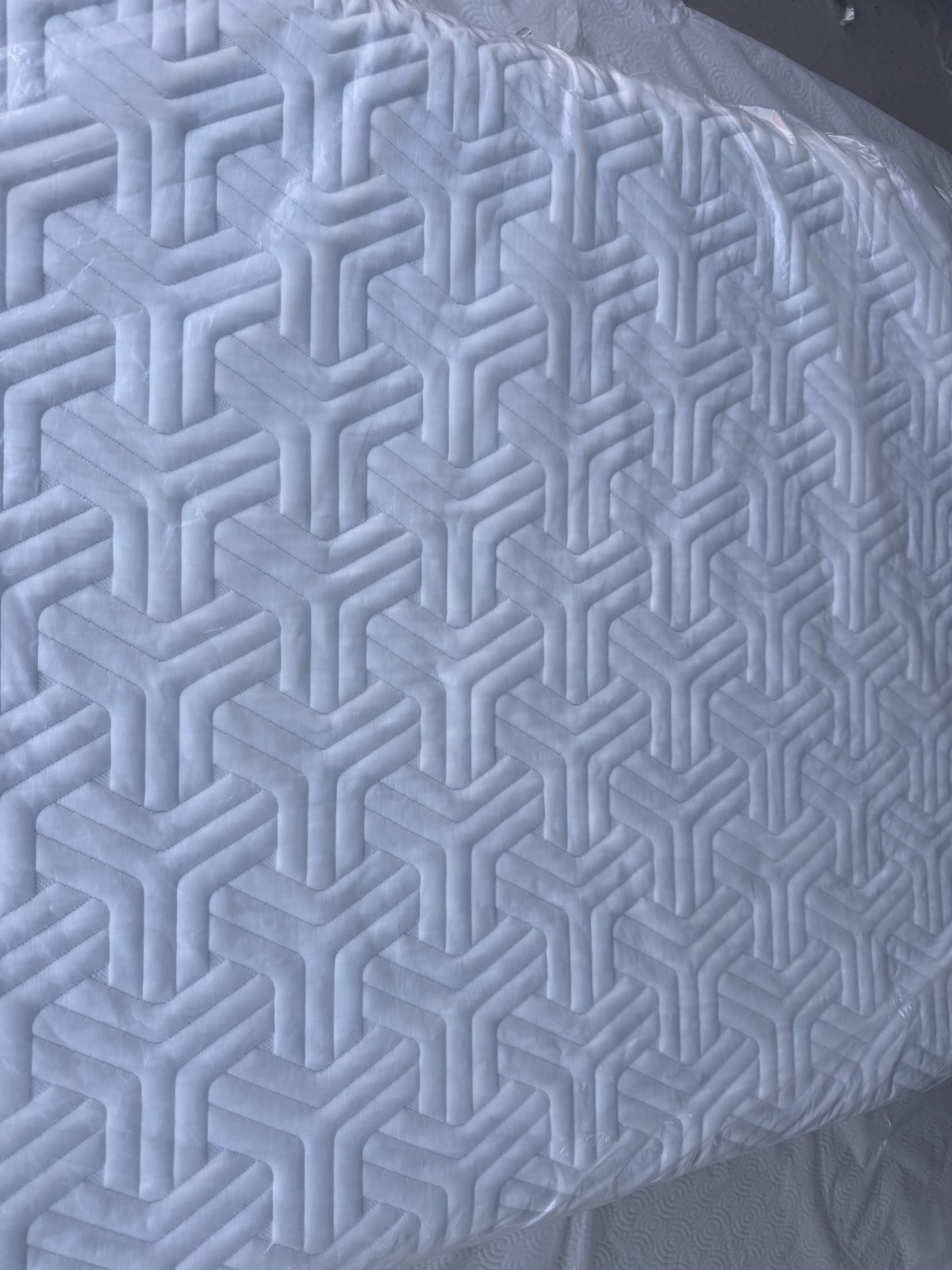 Tempur-pedic mattress Tempur-Flex Prima Hybrid Twin XL/ Split King ex-display.