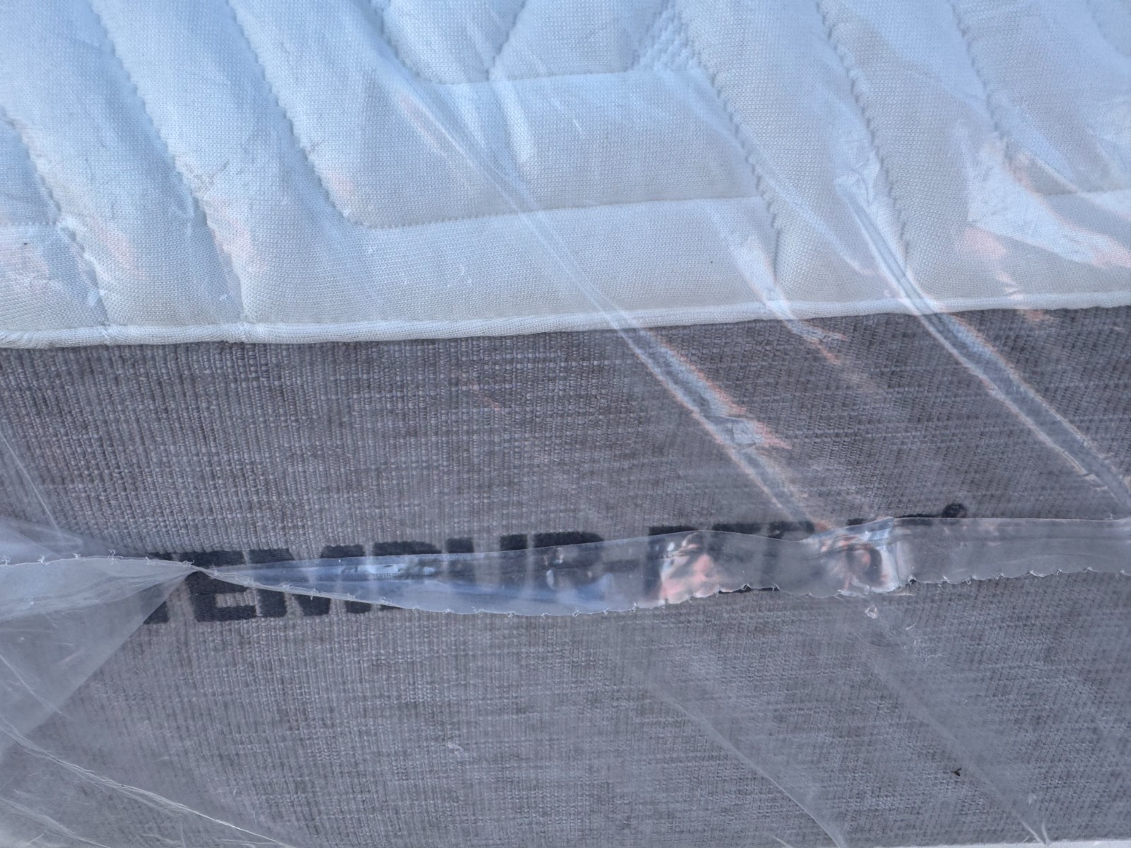 Tempur-pedic mattress Tempur-Flex Prima Hybrid Twin XL/ Split King ex-display.