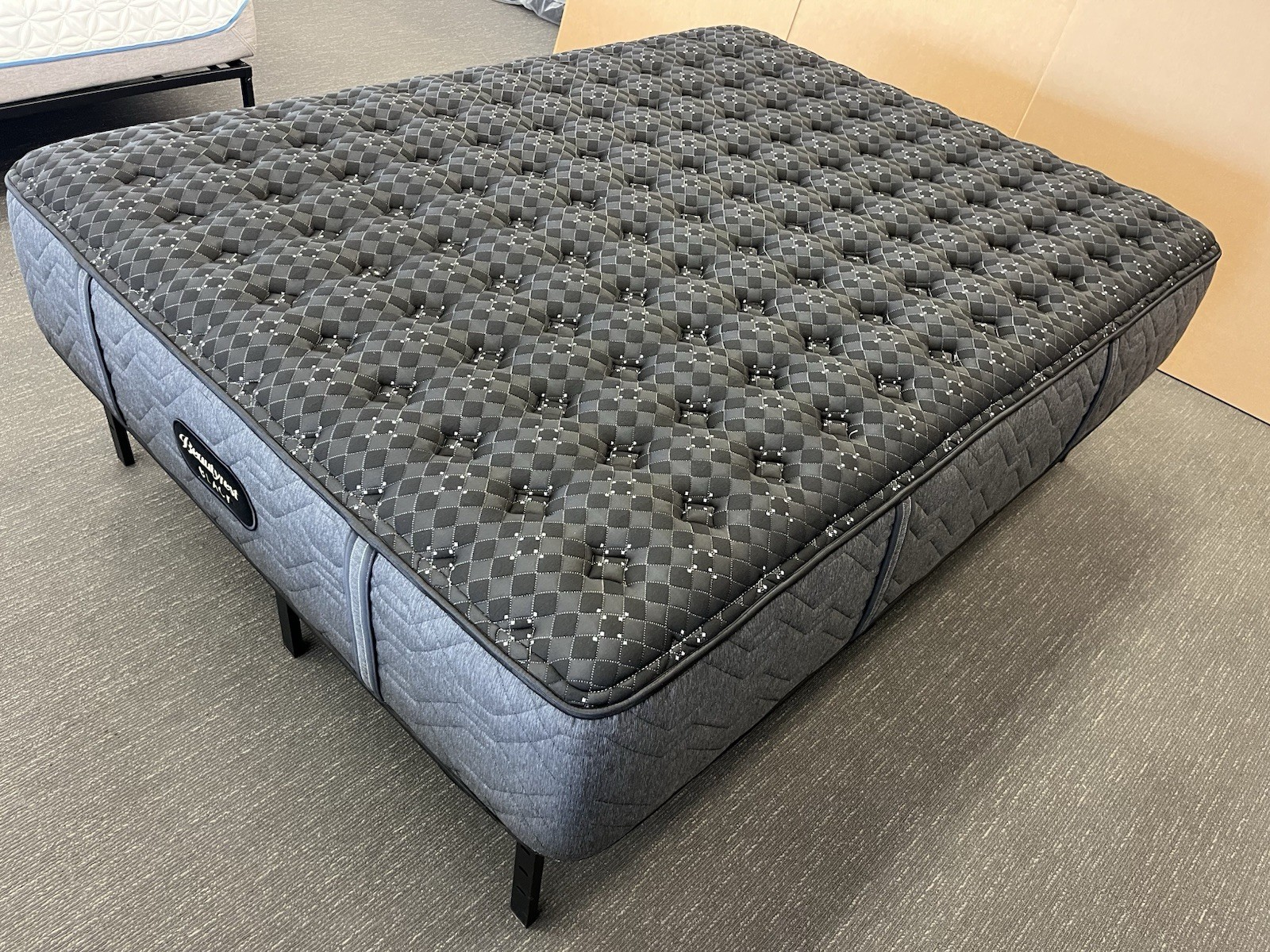 New BEAUTYREST BLACK Series 3 Firm Queen MATTRESS $4,000.00 Free Shipping