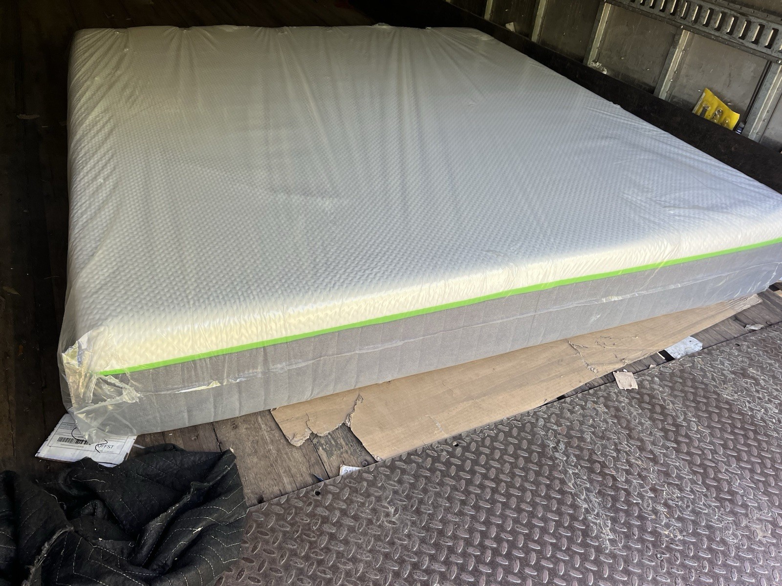 Cariloha King Memory Foam Mattress Medium Firm Breathable White/Gray/Green