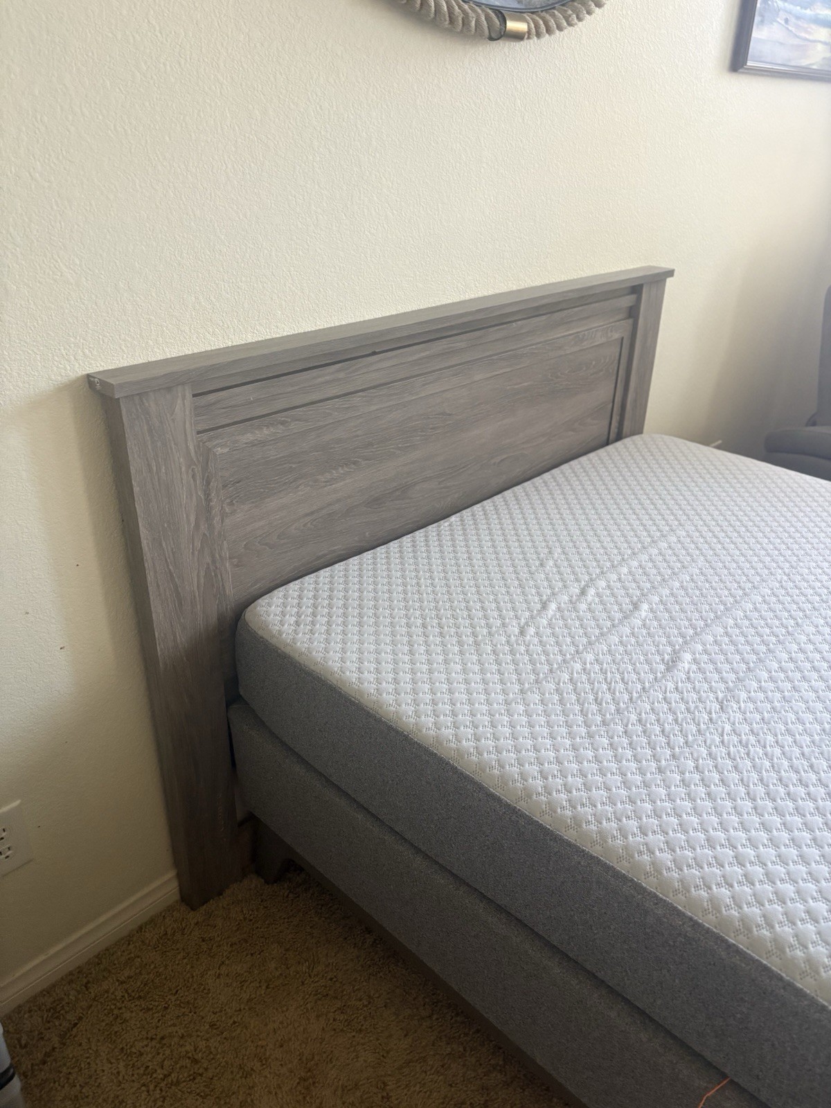 Sleep Number 360 C2 Smart Bed Queen Adjustable Firmness 40 White/Gray