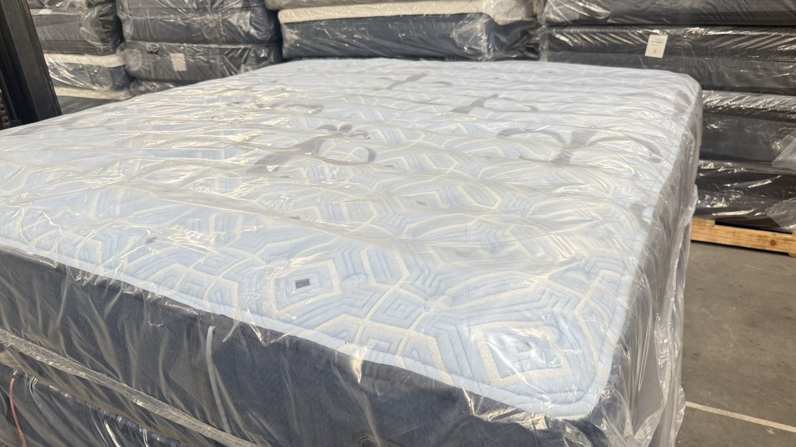 King Stearns & Foster Estate Firm Mattress MSRP $3299