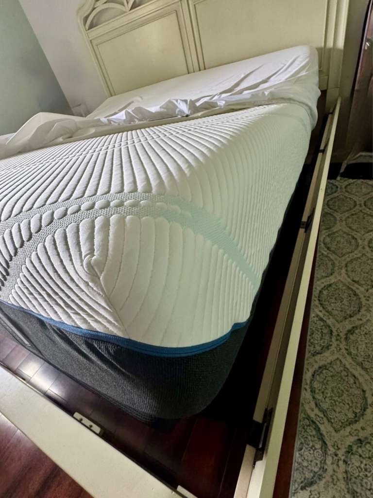 Tempurpedic Pro Adapt Soft King Mattress MSRP 3,999.00 ProAdapt Tempur-pedic