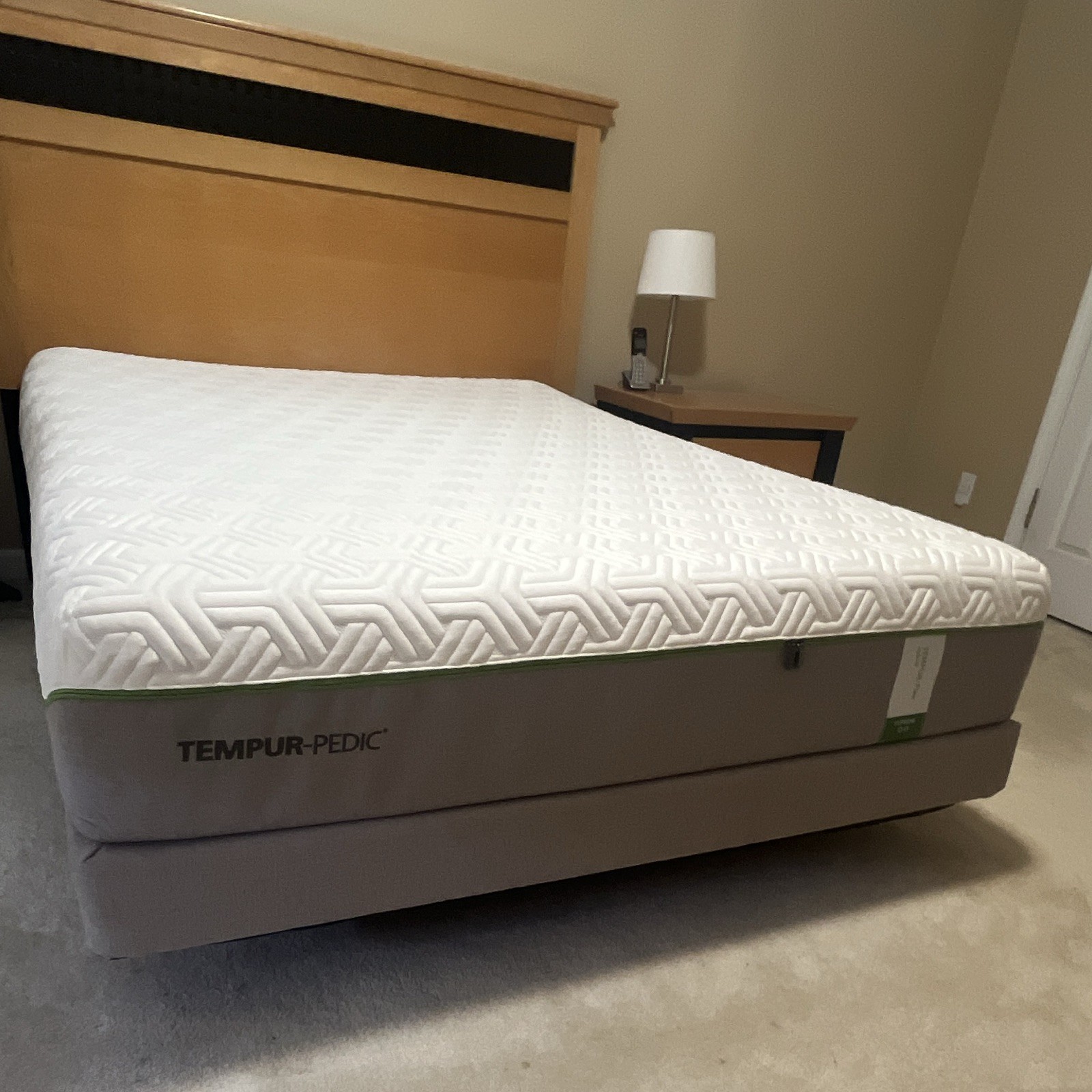 Tempur-Pedic TEMPUR-Flex Hybrid Supreme Queen size Mattress, Gray/White
