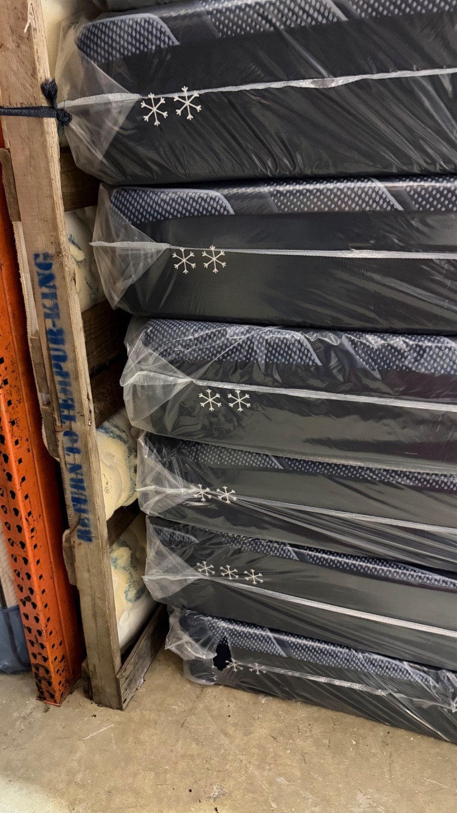Queen Serta iSeries Hybrid 1000 Medium Mattress Cooling, FREE BOX SPRING