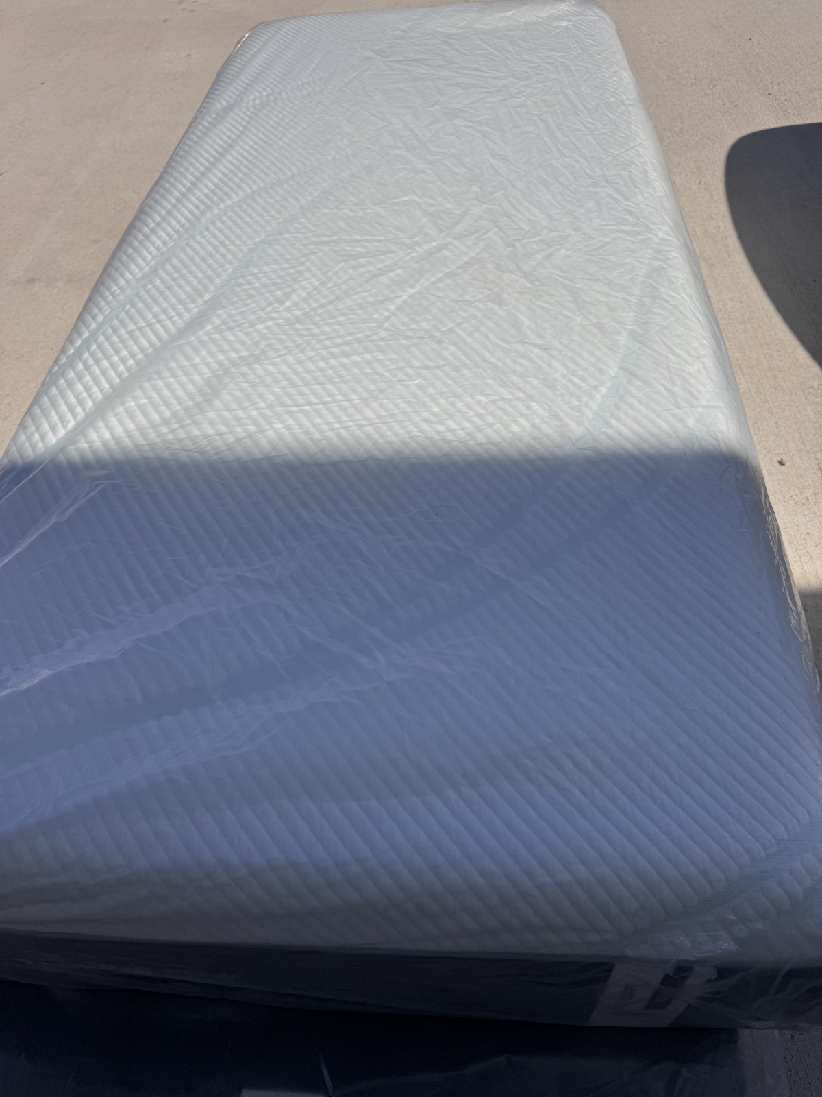 Tempur-pedic mattress Pro Adapt Medium HybridTwin XL 84″ ex-display.