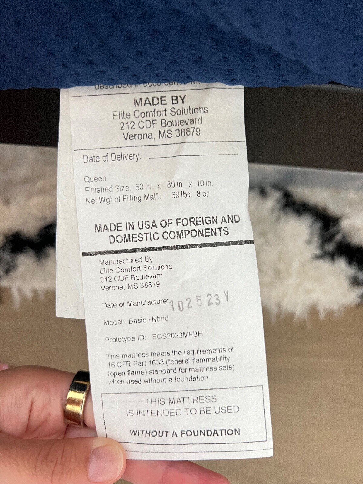 Basic Hybrid Queen Mattress (4 months old) Perfect Condition – Receipt Attached
