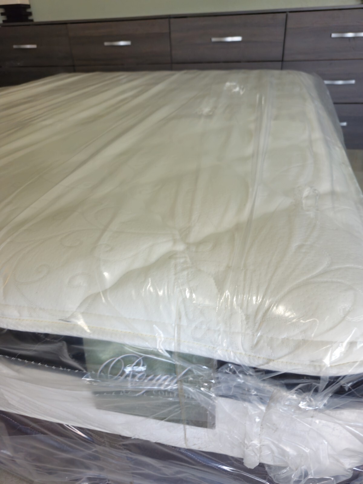 Brand New Queen-Size 11.5″ Hybrid Eurotop Mattress! Free Same-Day Delivery!