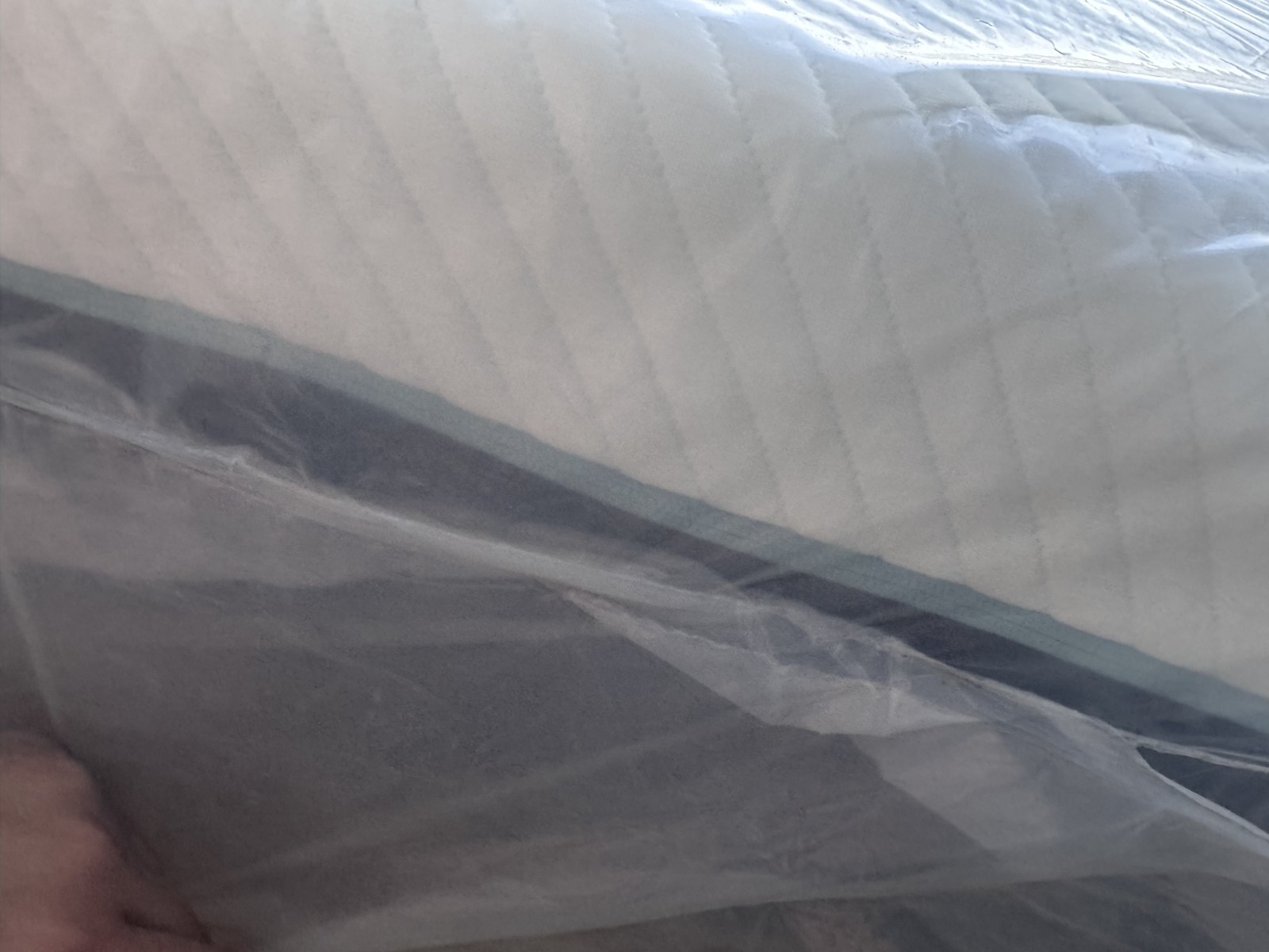 Tempur-pedic mattress Pro Adapt Medium Contour Tech Twin XL/Split CK ex-display.