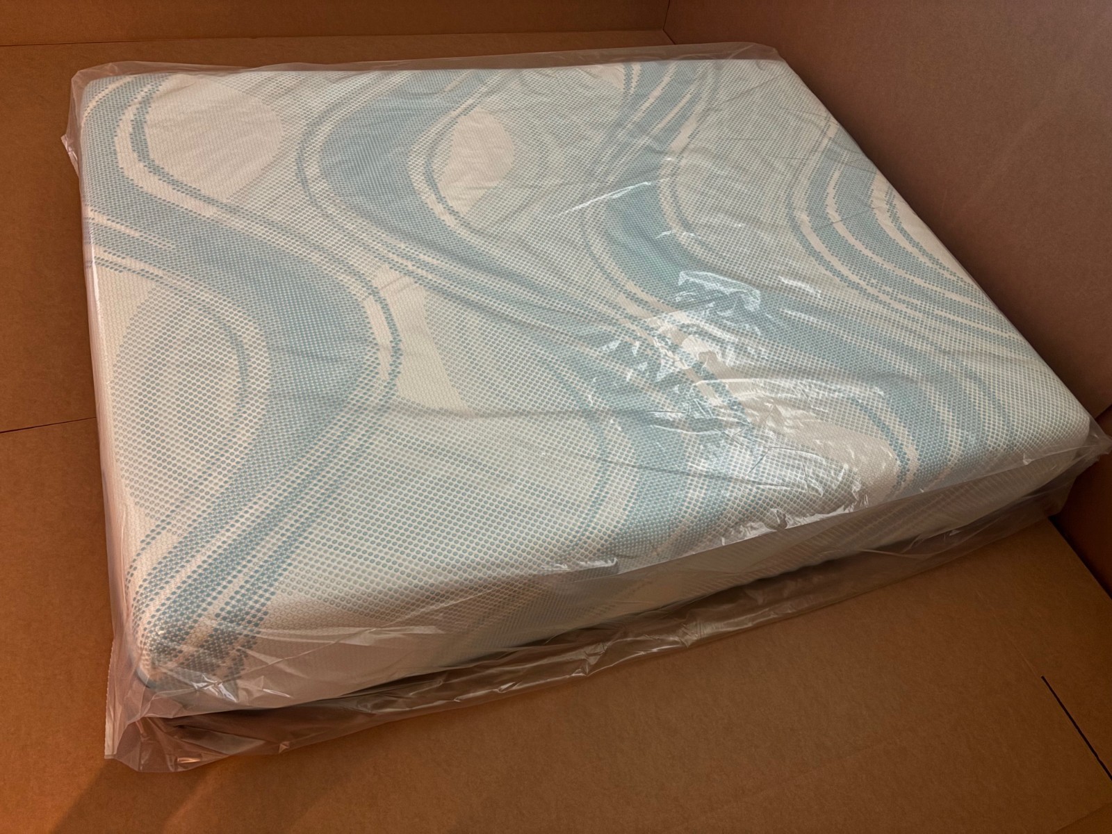 Tempurpedic Luxe Breeze Medium Hybrid 2.0 Queen Mattress 2025 LuxeBreeze NEW!
