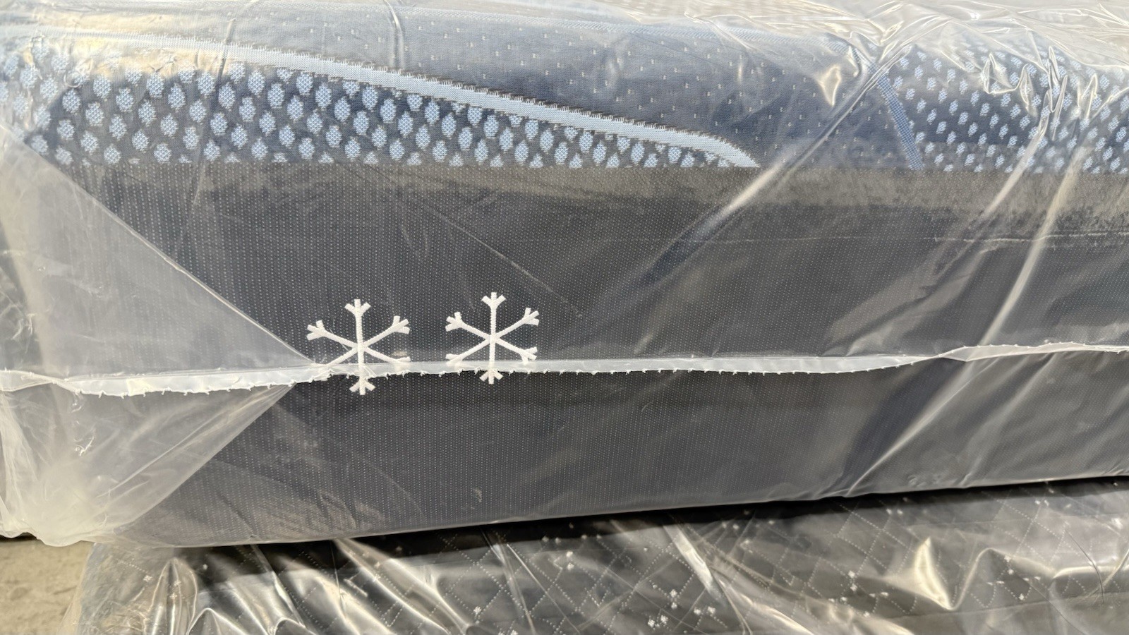 Serta iSeries 2.0 Hybrid 2000 Firm 12′ Mattress