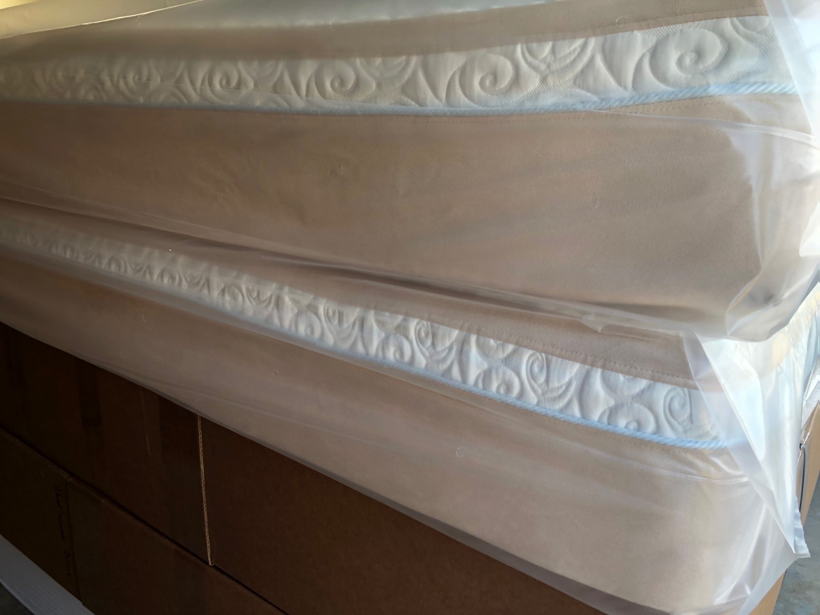 Tempurpedic Rhapsody Breeze Split King Mattress MSRP $6598 FREE SHIPPING!