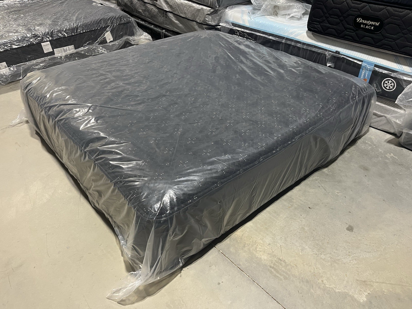 New BEAUTYREST BLACK Series 4 Ultra PLUSH PILLOW-TOP Queen MATTRESS (Free Ship)