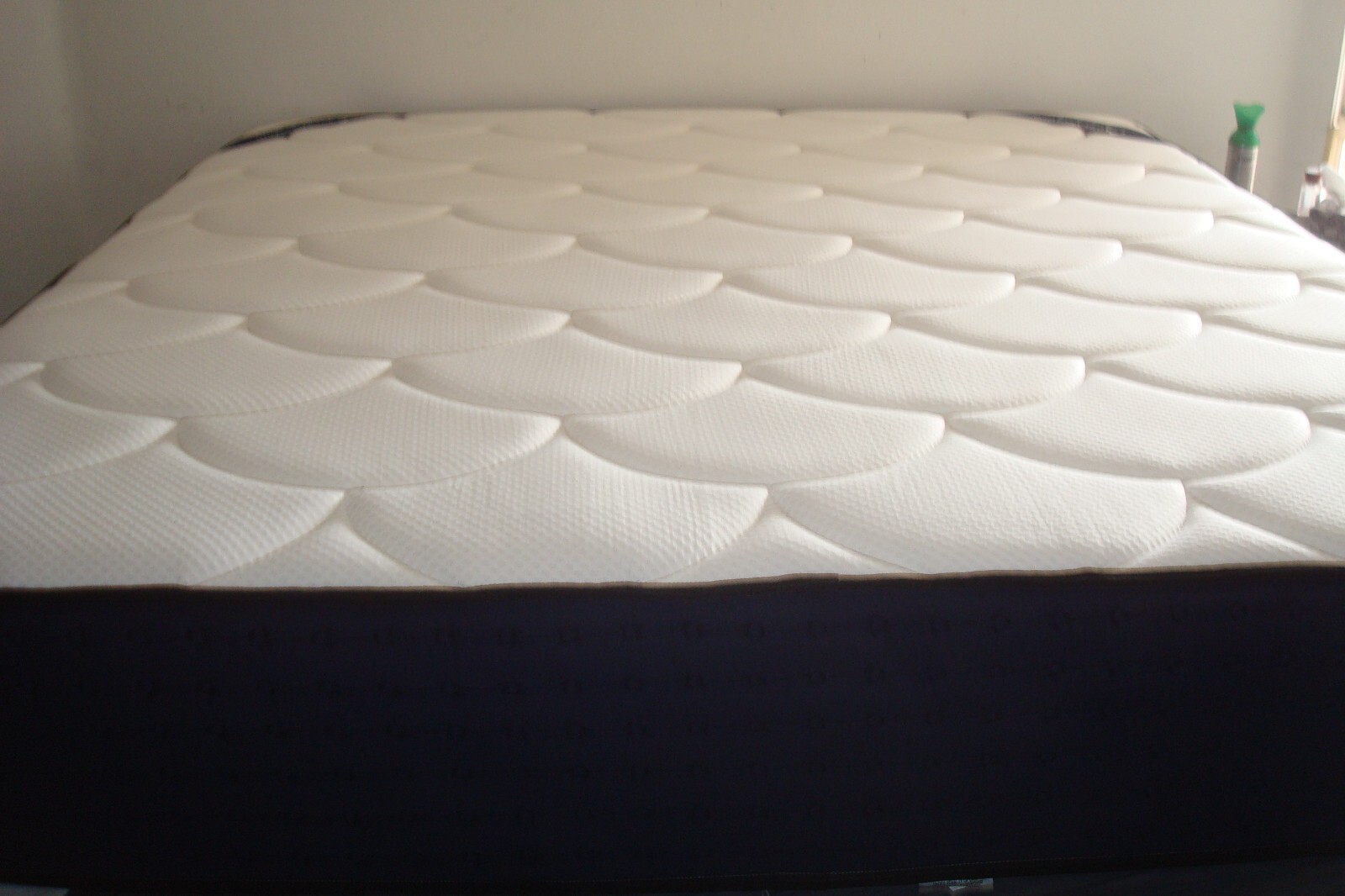 The DreamCloud Hybrid Mattress – King Size Excellent Pristine Condition!