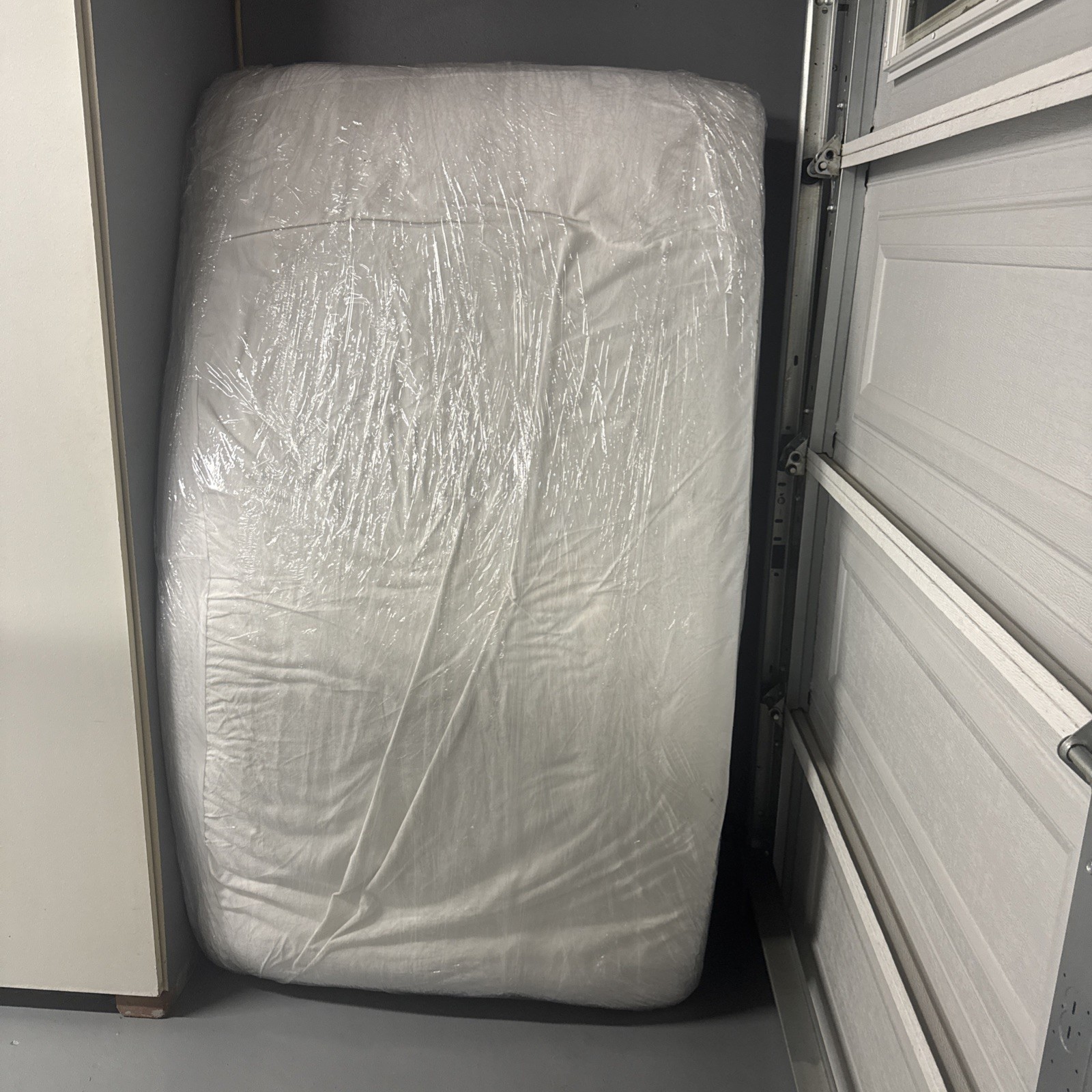 Zinus Pressure Relief Extra Firm Hybrid Mattress Comfort Foam and Pocket Spring