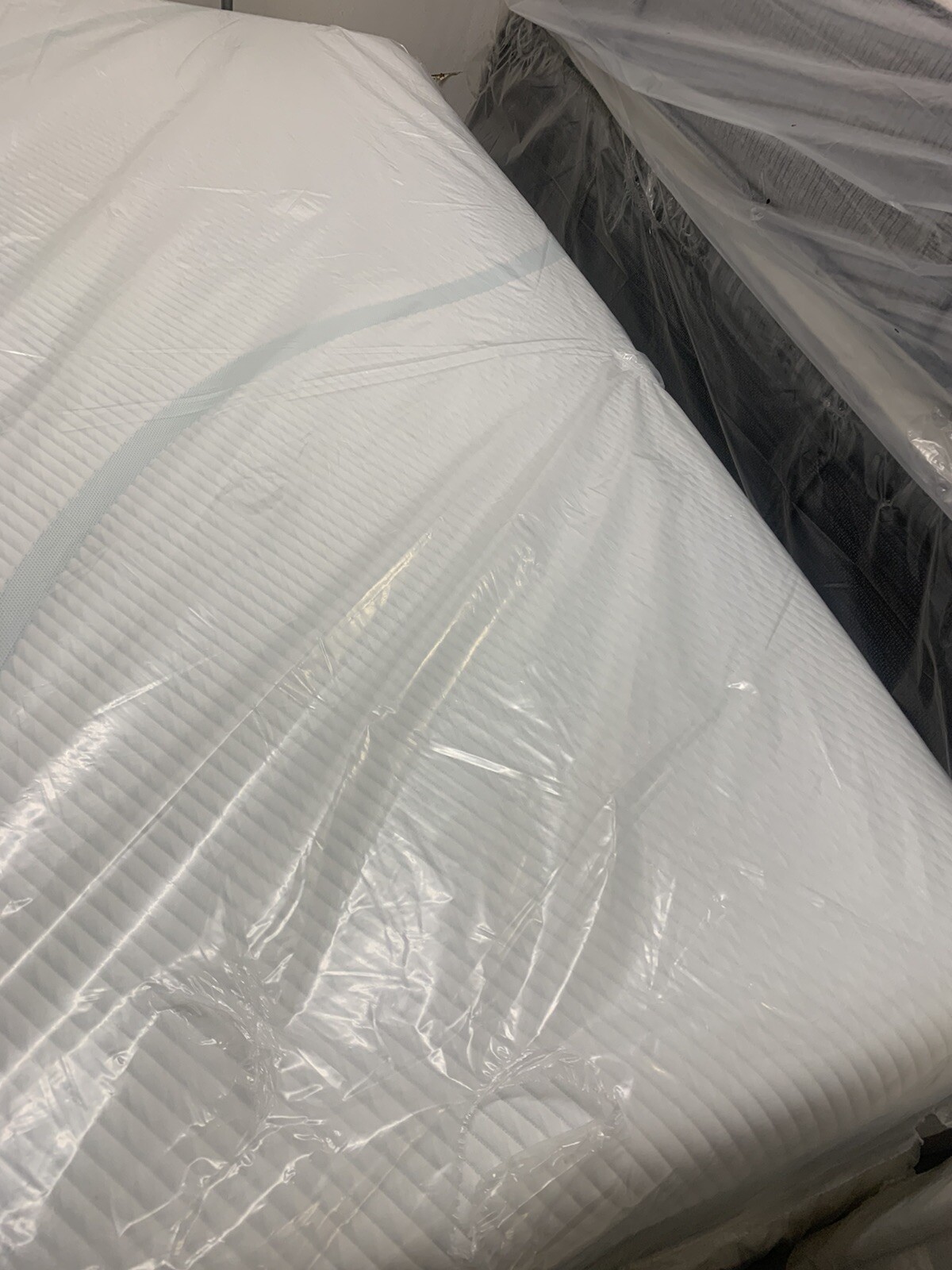 TempurPedic ADAPT HYBRID MEDIUM KING 11″ MATTRESS NEW IN BOX CLOSEOUT FAST SHIP
