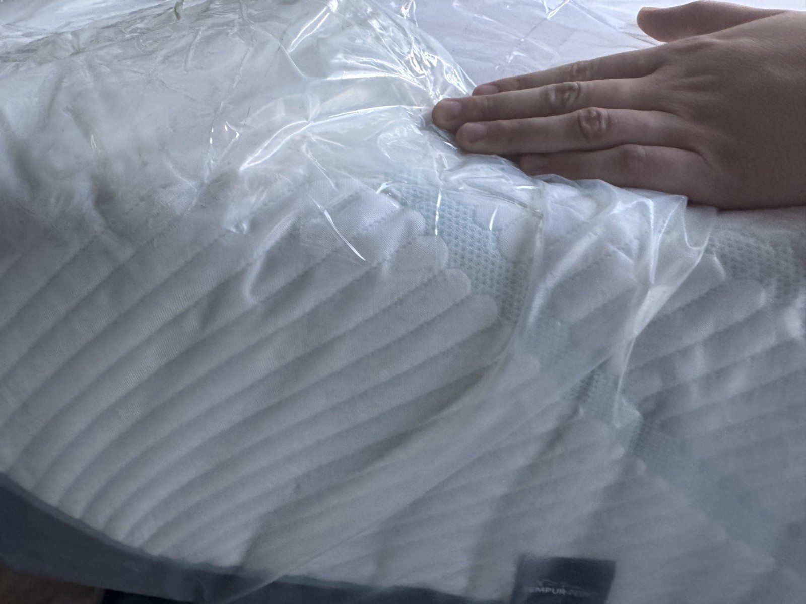 Tempur-pedic mattress Pro Adapt Medium Contour Tech Twin XL/Split CK ex-display.