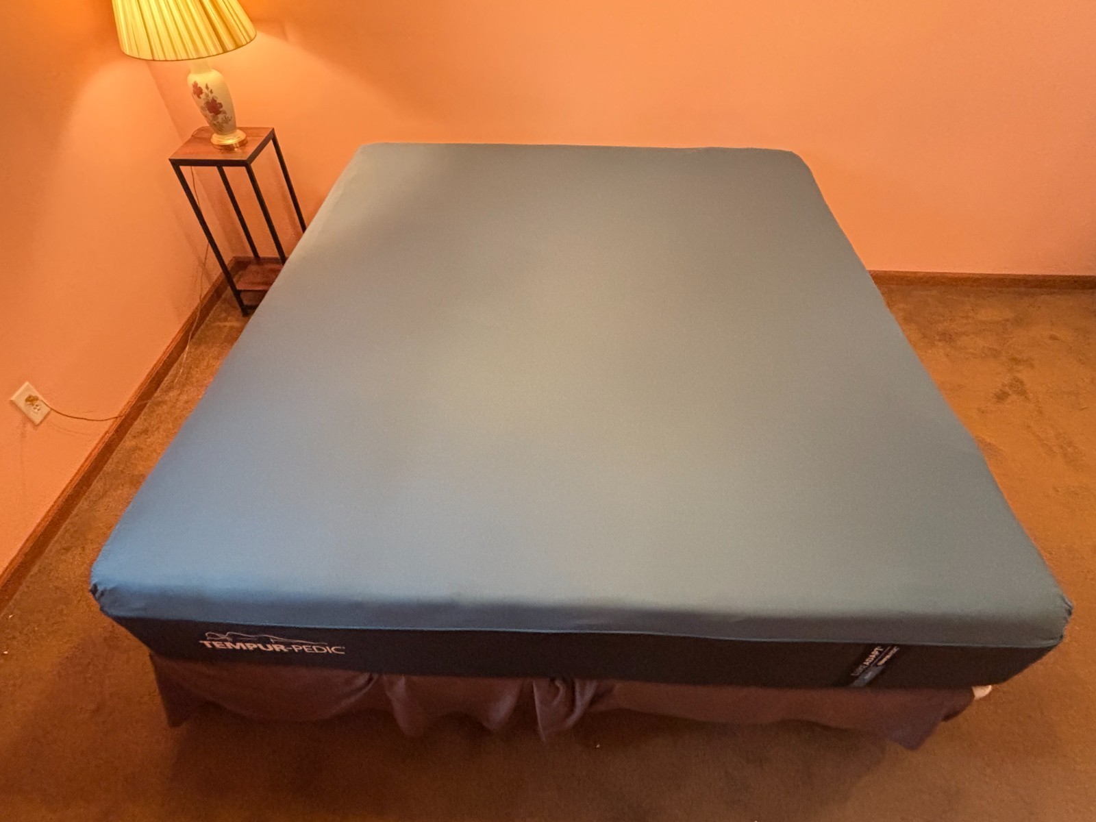 Tempurpedic Mattress King Luxe Adapt Soft, 13″ Slept in 2 nights. 40% Off.