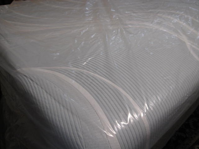 TempurPedic ProAdapt 2.0 Medium Hybrid KING mattress, excellent used condition