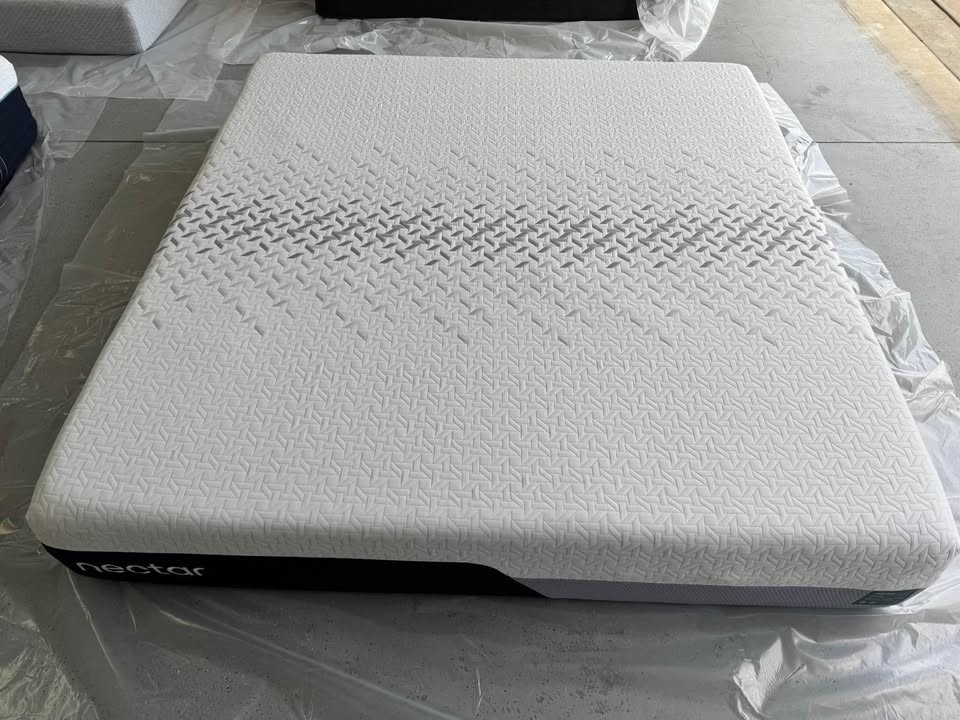 Nectar Premier Memory Foam Mattress KING / Delivery Avail