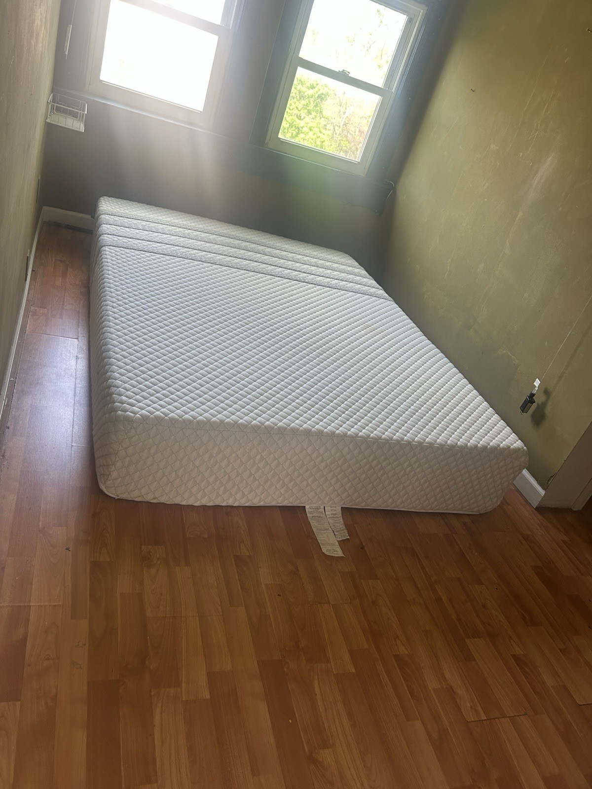 Leesa Sapira Hybrid Queen Mattress Medium Firm White Breathable Edge Support