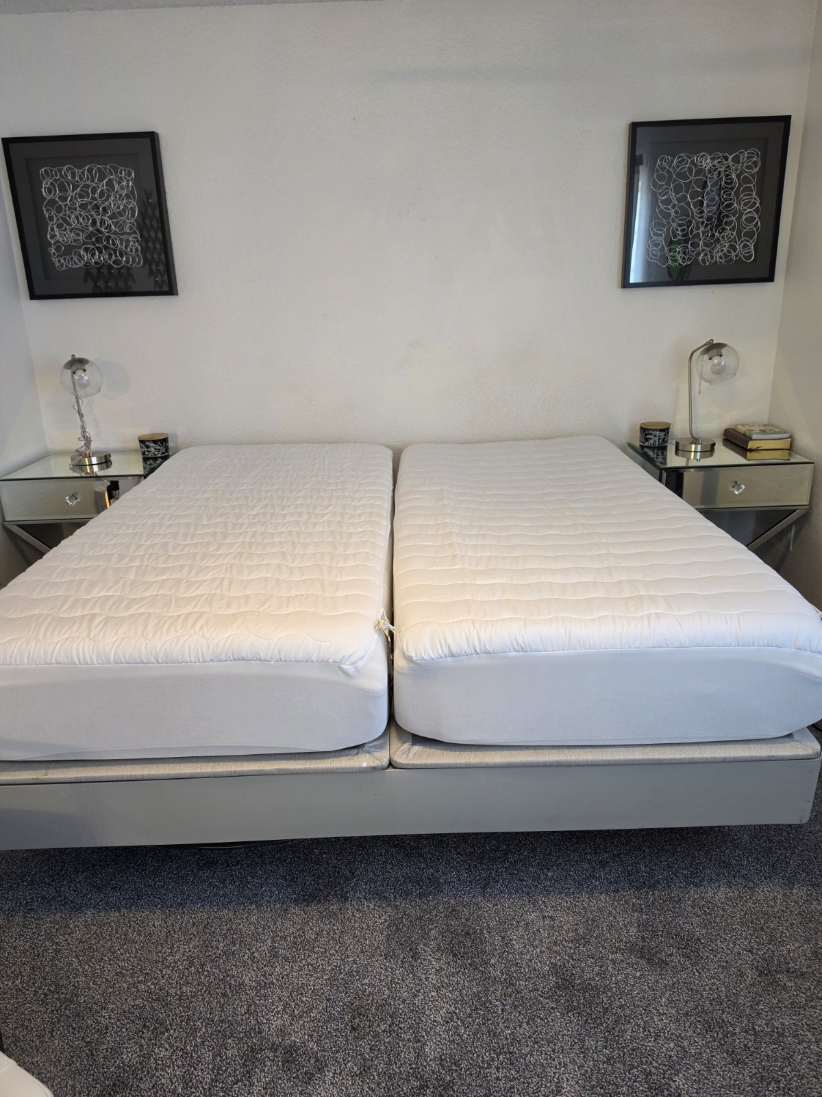 Sleep Number king size bed, Medium Firm, White Quilted Fabric Cover