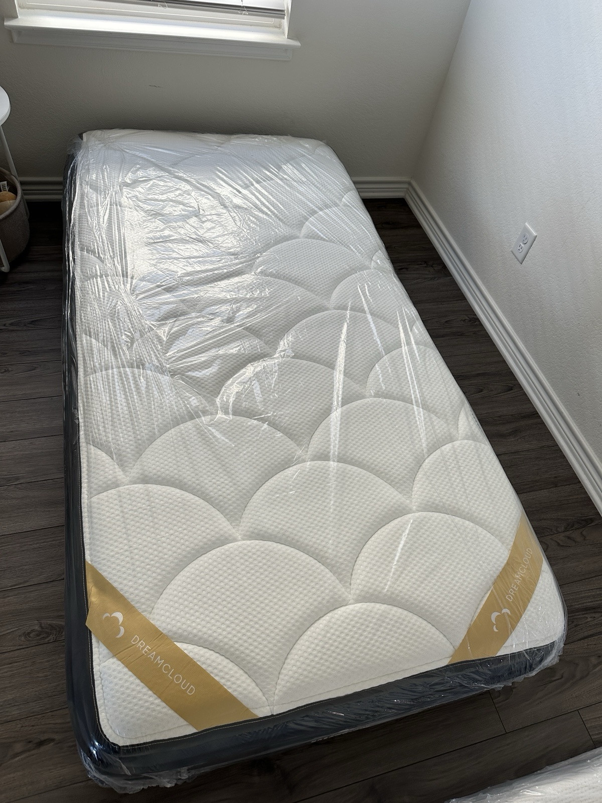 DreamCloud Premier Rest Memory Foam Mattress, Twin XL, Perfect Condition