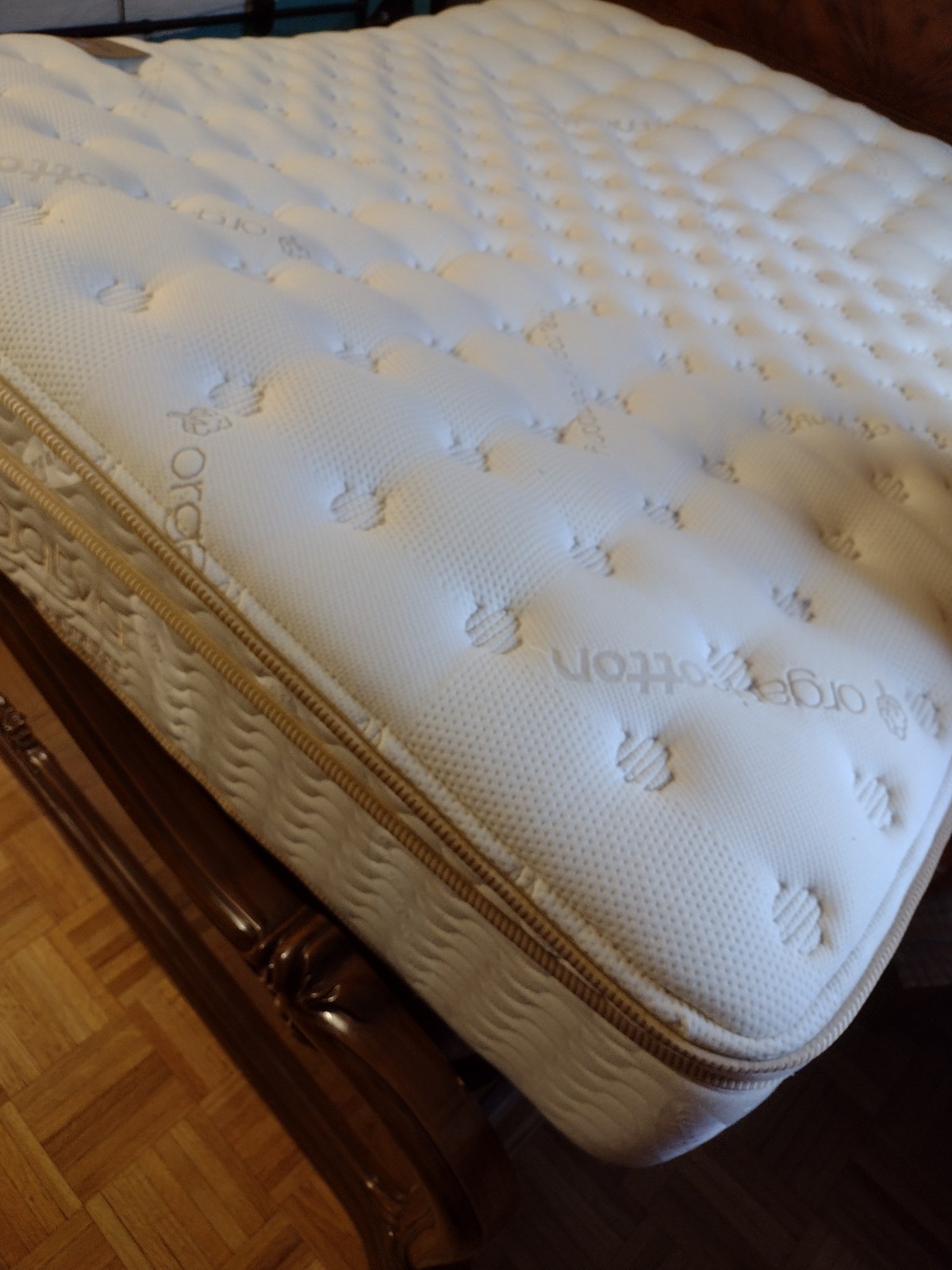 Saatva Classic Queen Mattress 11.5″ Luxury Firm and Slatted Metal Base – PICKUP