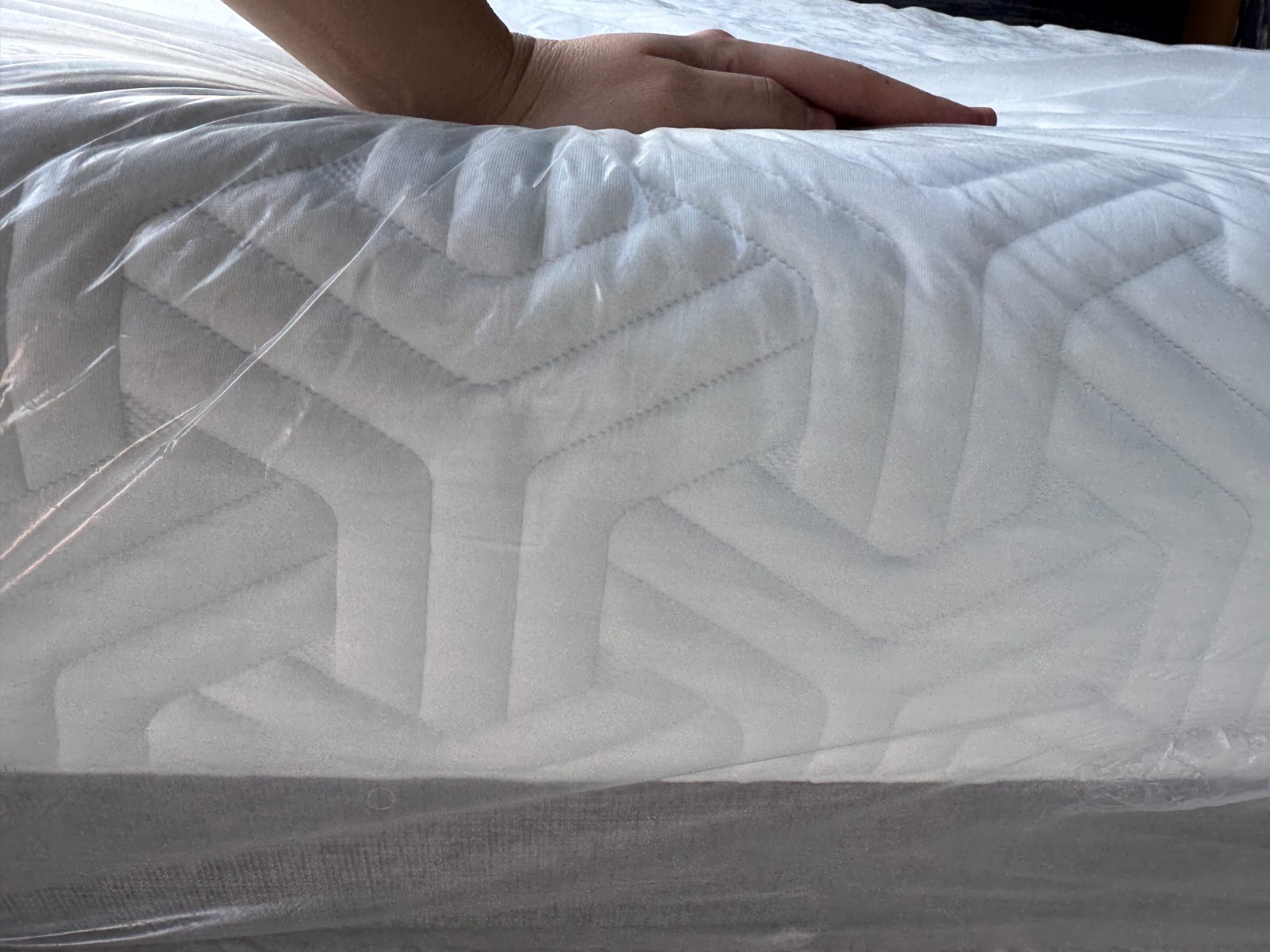 Tempur-pedic mattress Tempur-Flex Prima Hybrid Twin XL/ Split King ex-display.