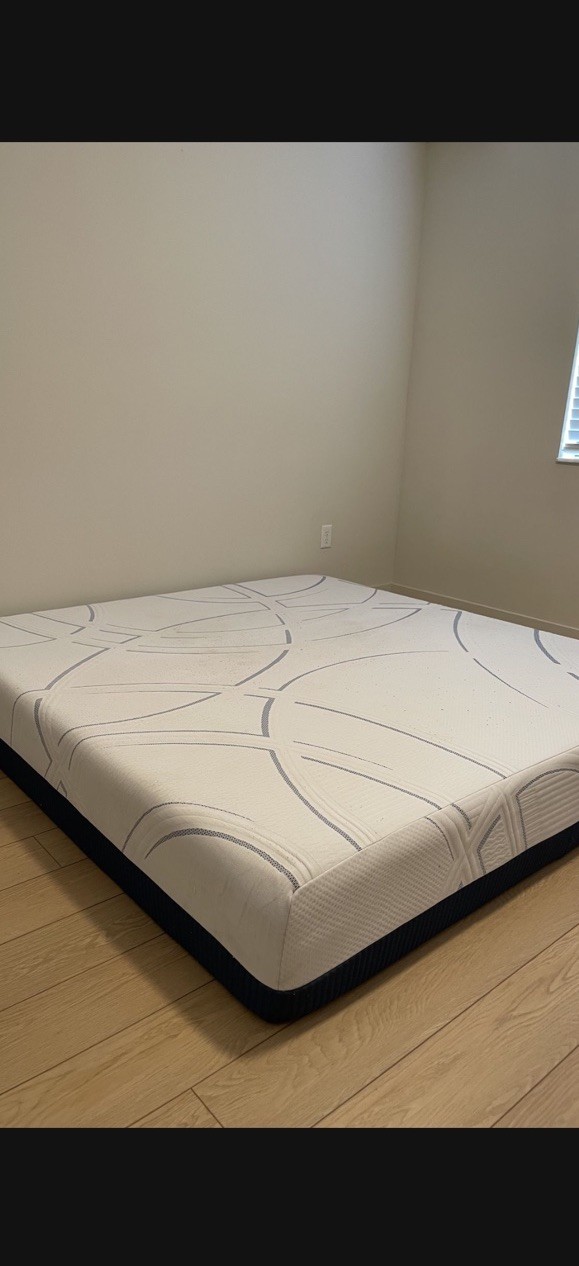 Nectar Queen Memory Foam Mattress Medium Firm Abstract Print White Blue Used