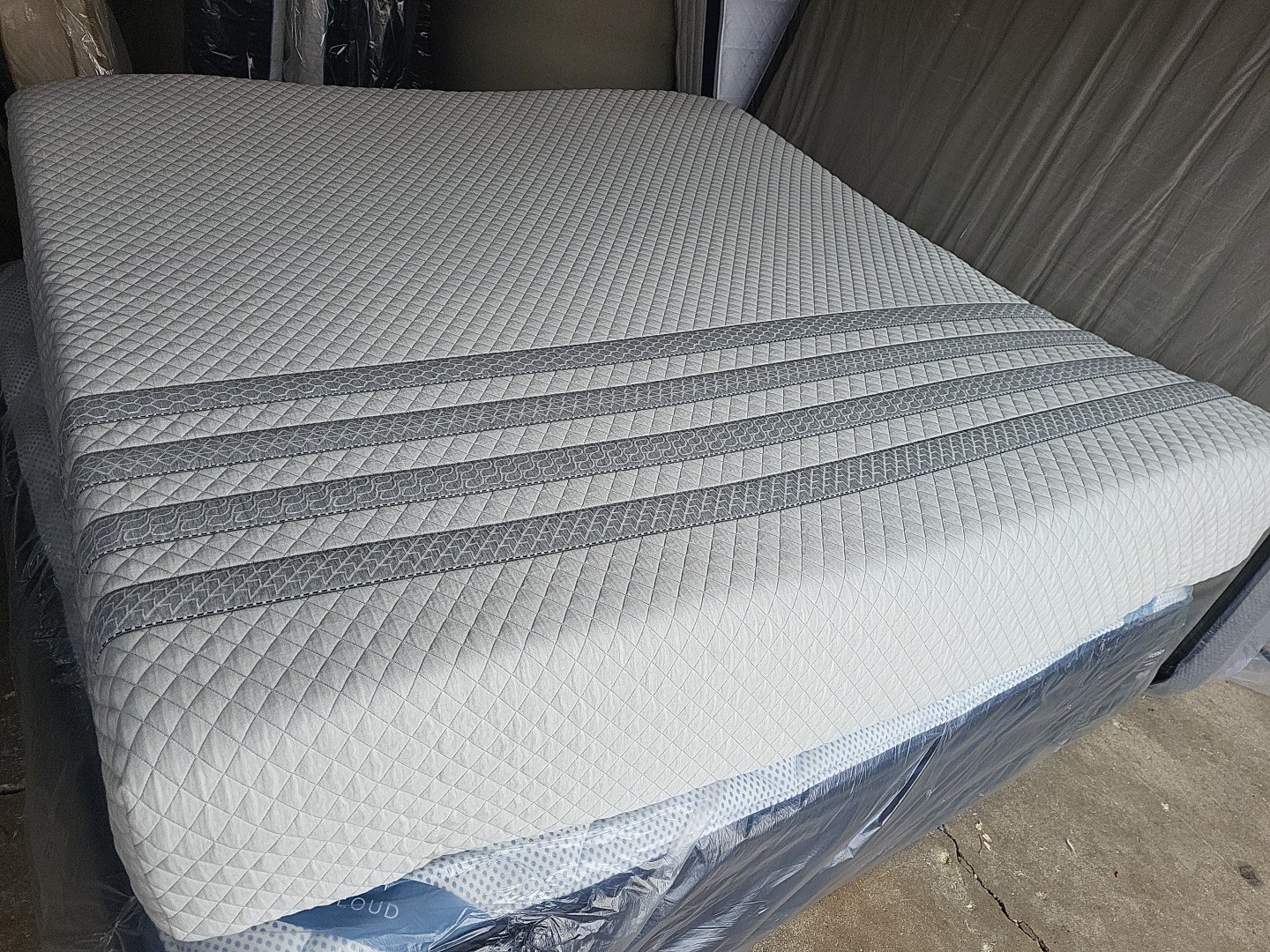 Leesa Sapira King Size Mattress 70% Off Discount Pick Up Addison IL Now👀🚗