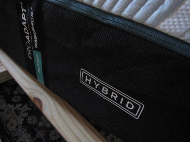TempurPedic ProAdapt 2.0 Medium Hybrid KING mattress, excellent used condition