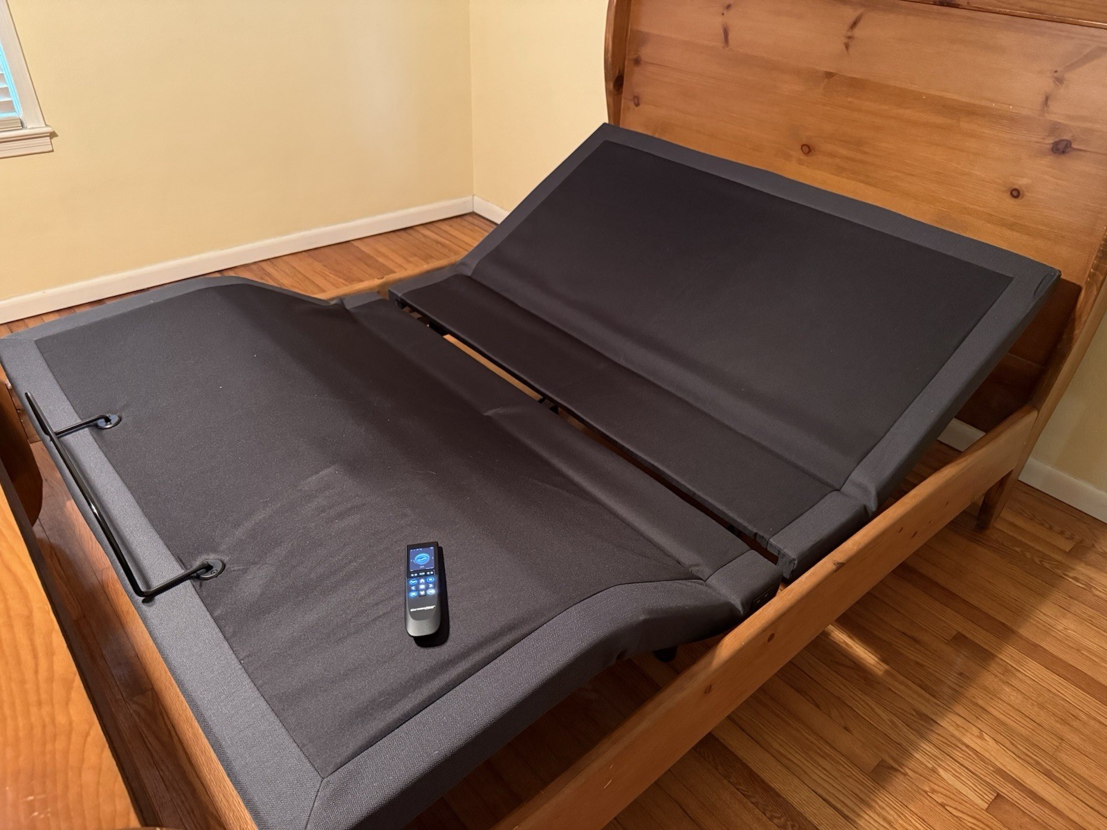 2025 Model Tempur Pedic Queen Pro Adapt 2.0 Medium w/ Massage Adjustable Base