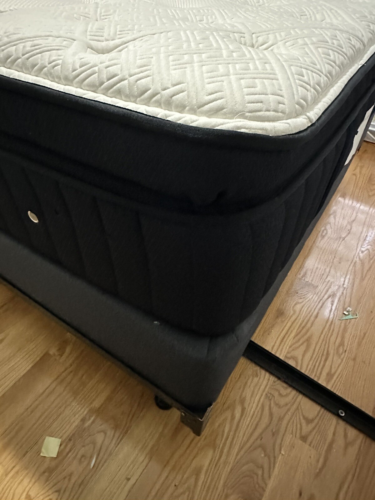 Stearns and Foster Lux Estate Cassatt Luxury Plush Pillow Top Queen + box spring