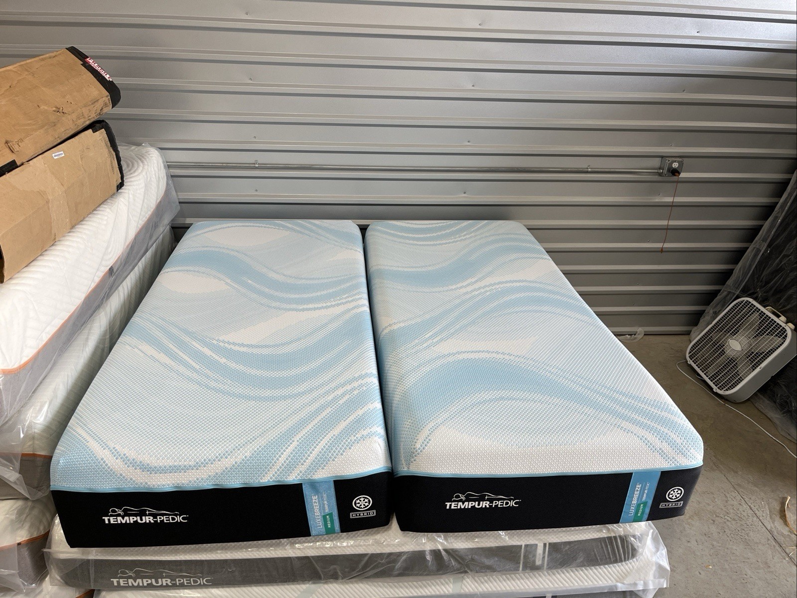 TempurPedic LuxeBreeze 2.0 Medium Hybrid Split King Mattress + ProSmart Base