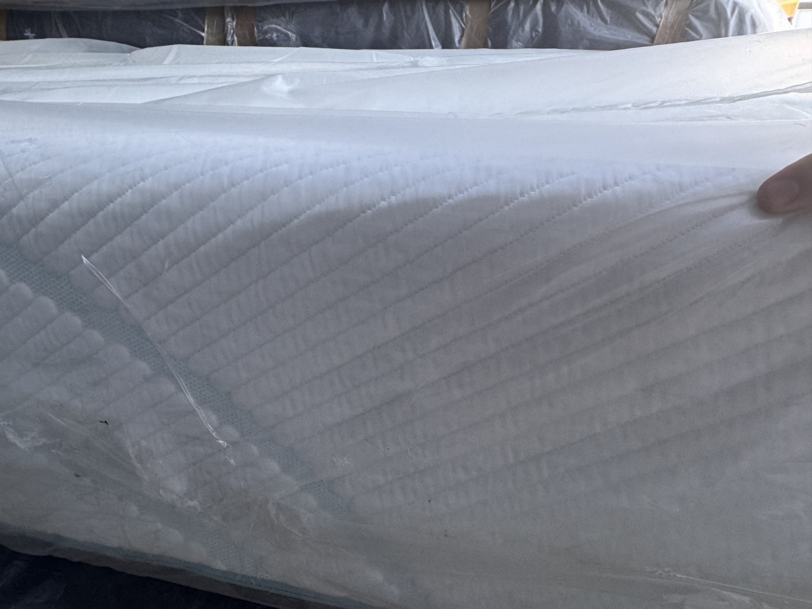 Tempur-pedic mattress Pro Adapt Medium Contour Twin XL/ Split CK ex-display.