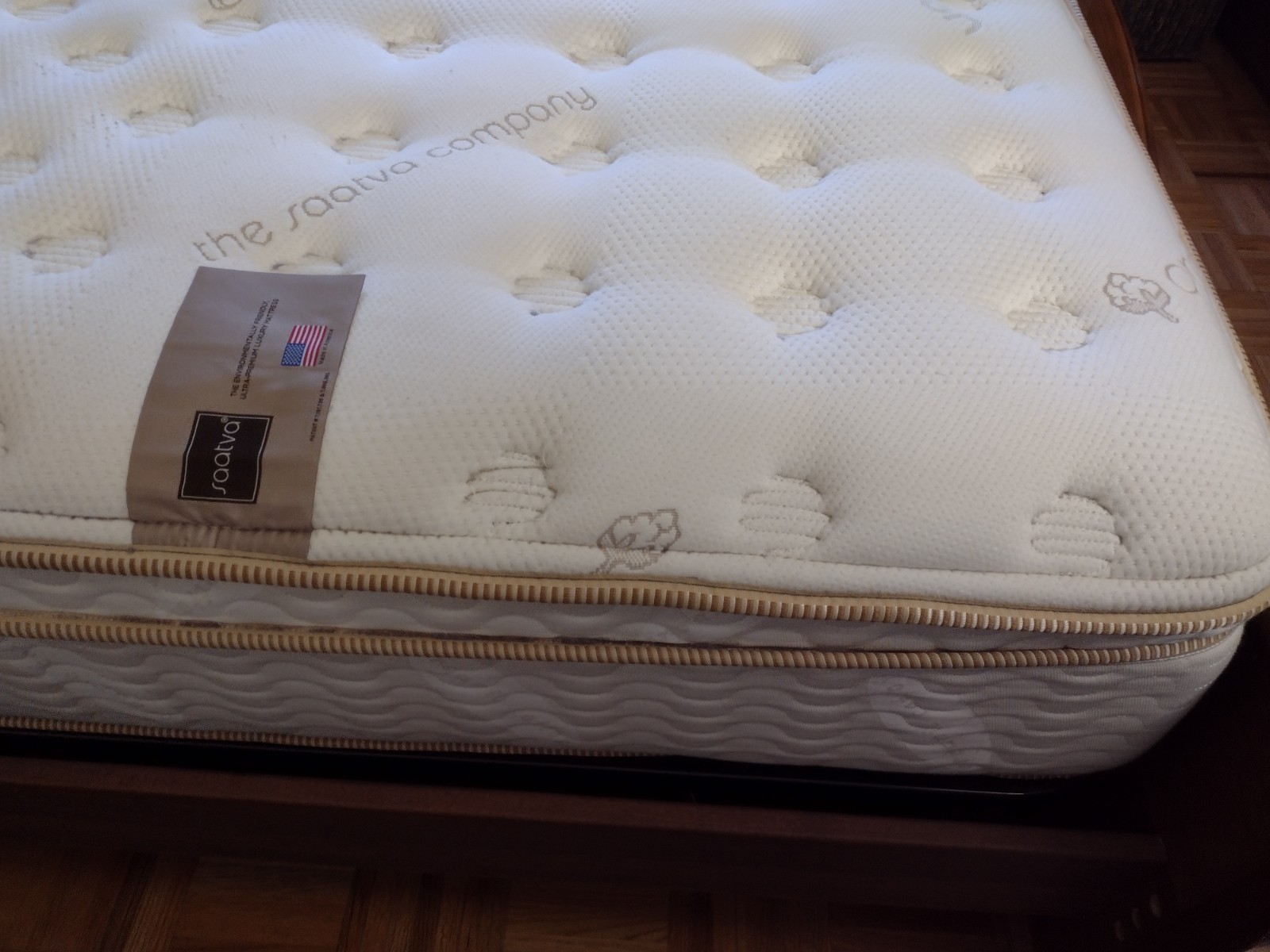 Saatva Classic Queen Mattress 11.5″ Luxury Firm and Slatted Metal Base – PICKUP