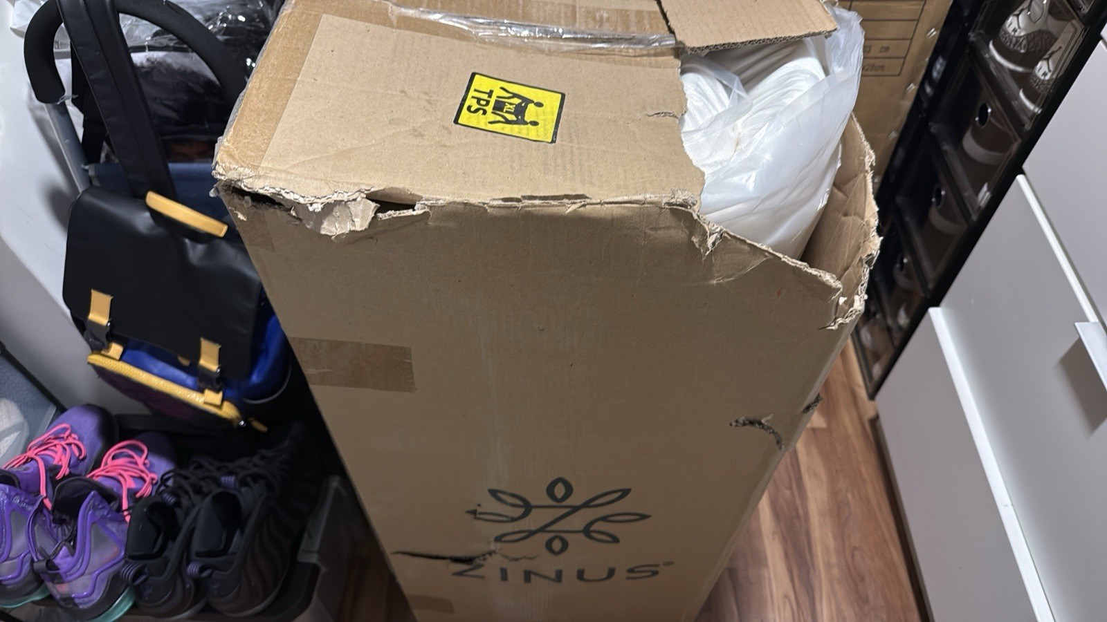 Zinus Queen Memory Foam Mattress, Medium Firm, Boxed for Bedroom Use