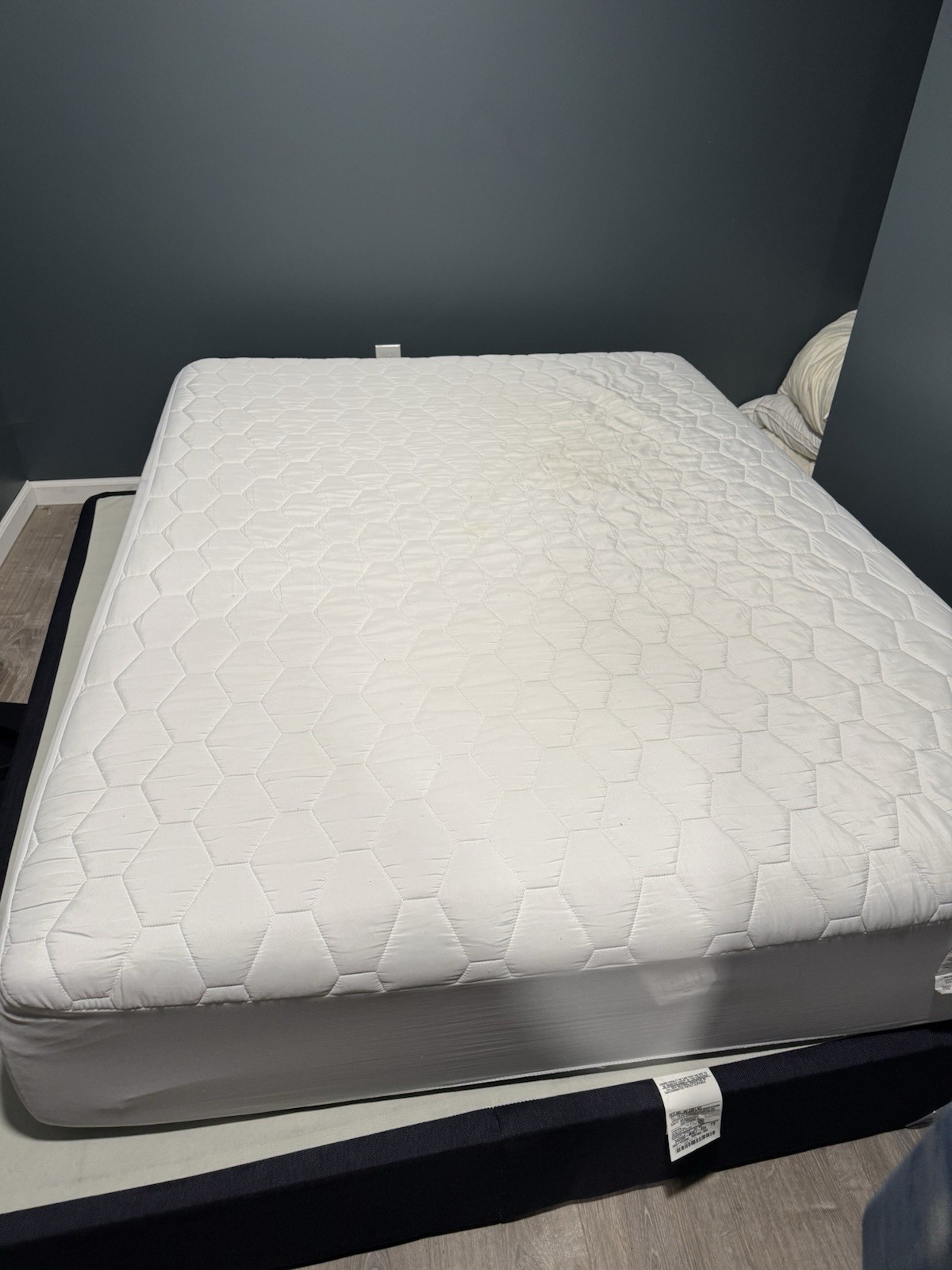 Serta Icomfort Queen Bed w/frame Includes Everything Listed, Very Comfortable