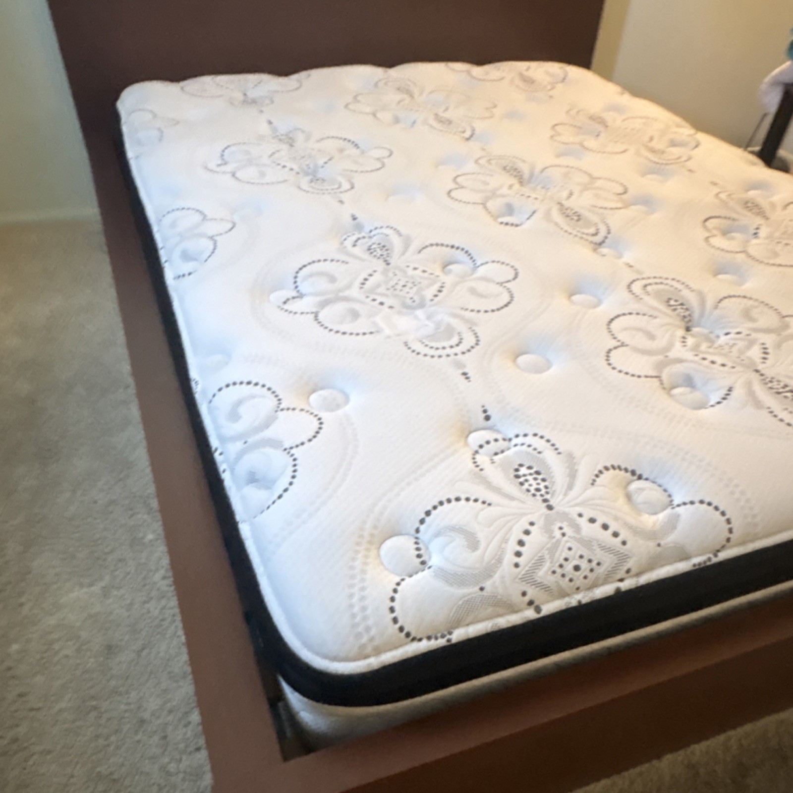 Hybrid Mattress Floral Pattern White Black Rectangle for Bedroom