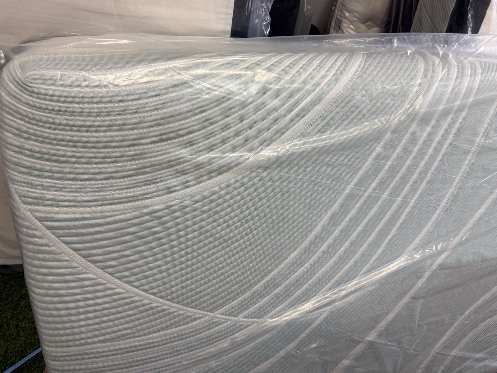 TempurPedic KING LUXE ADAPT FIRM 2.0 MATTRESS 2026 NEW CLEARANCE MSRP $5399