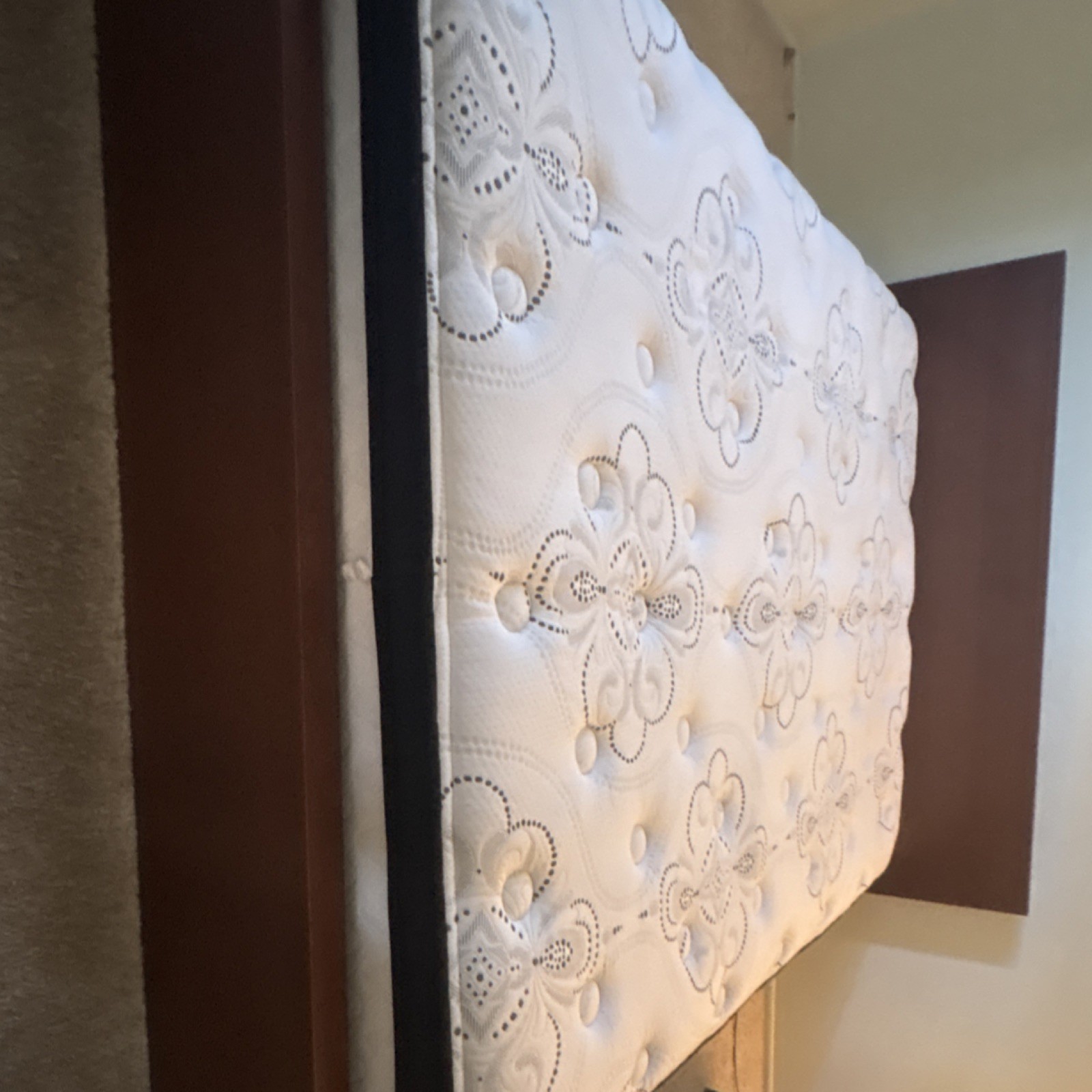 Hybrid Mattress Floral Pattern White Black Rectangle for Bedroom
