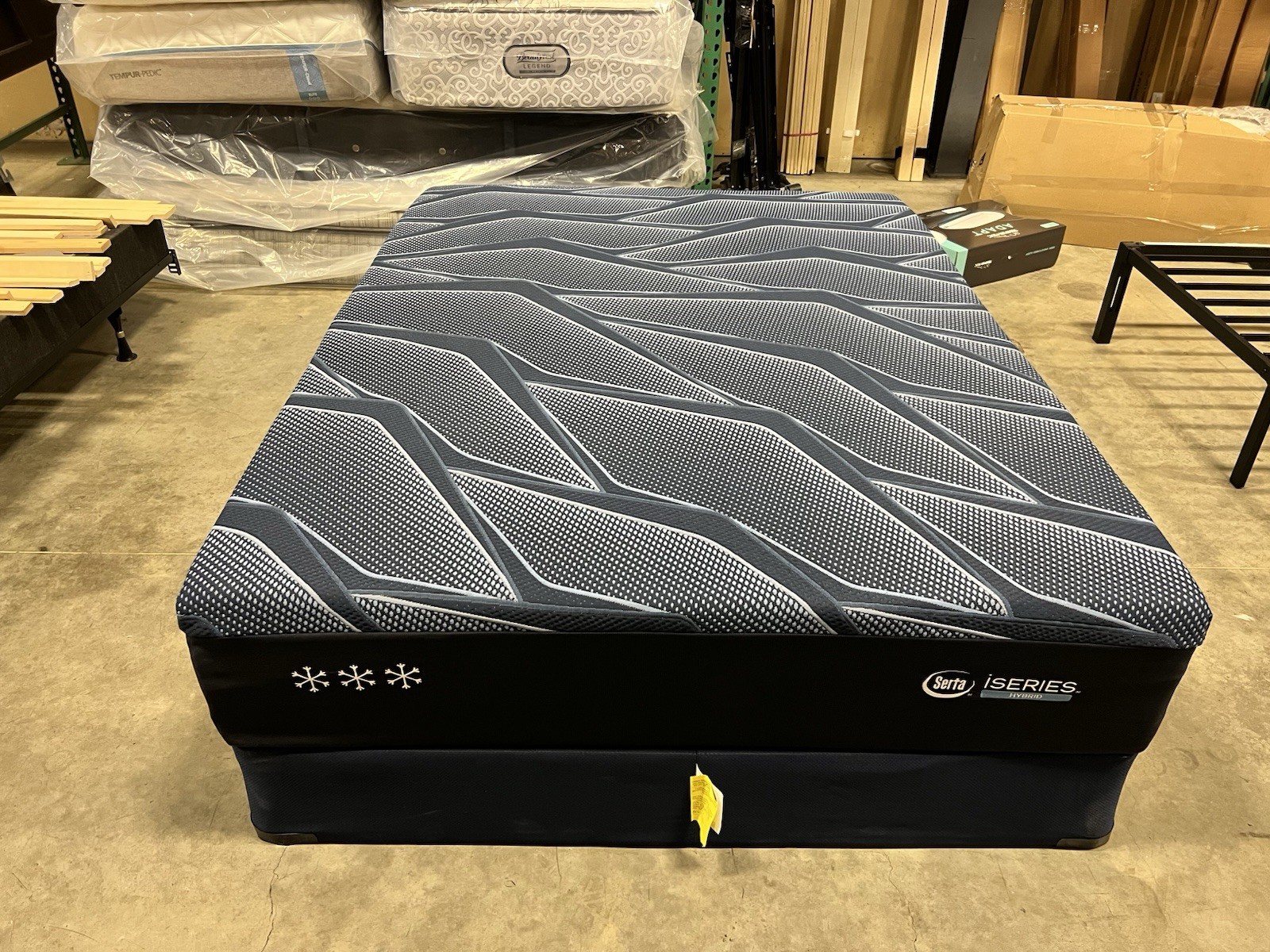 Serta iSeries Hybrid 3000 Medium Queen Mattress retail $2899.00