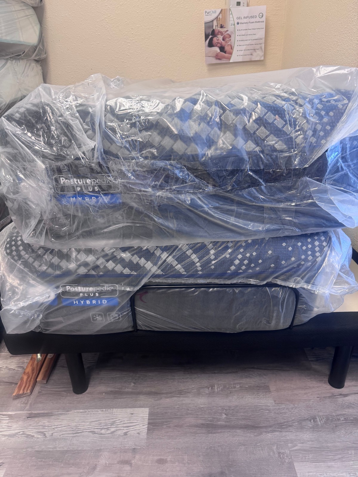 SEALY POSTUREPEDIC PLUS MEDIUM HYBRID SPLIT KING MATTRESS-MSRP:$4200