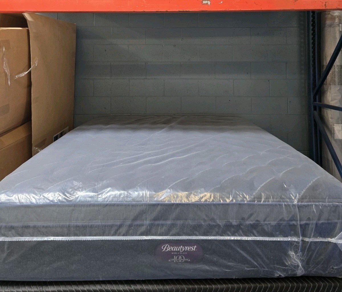 Beautyrest World Class Level 3 Medium Pillow Top King Size (Very Supportive)