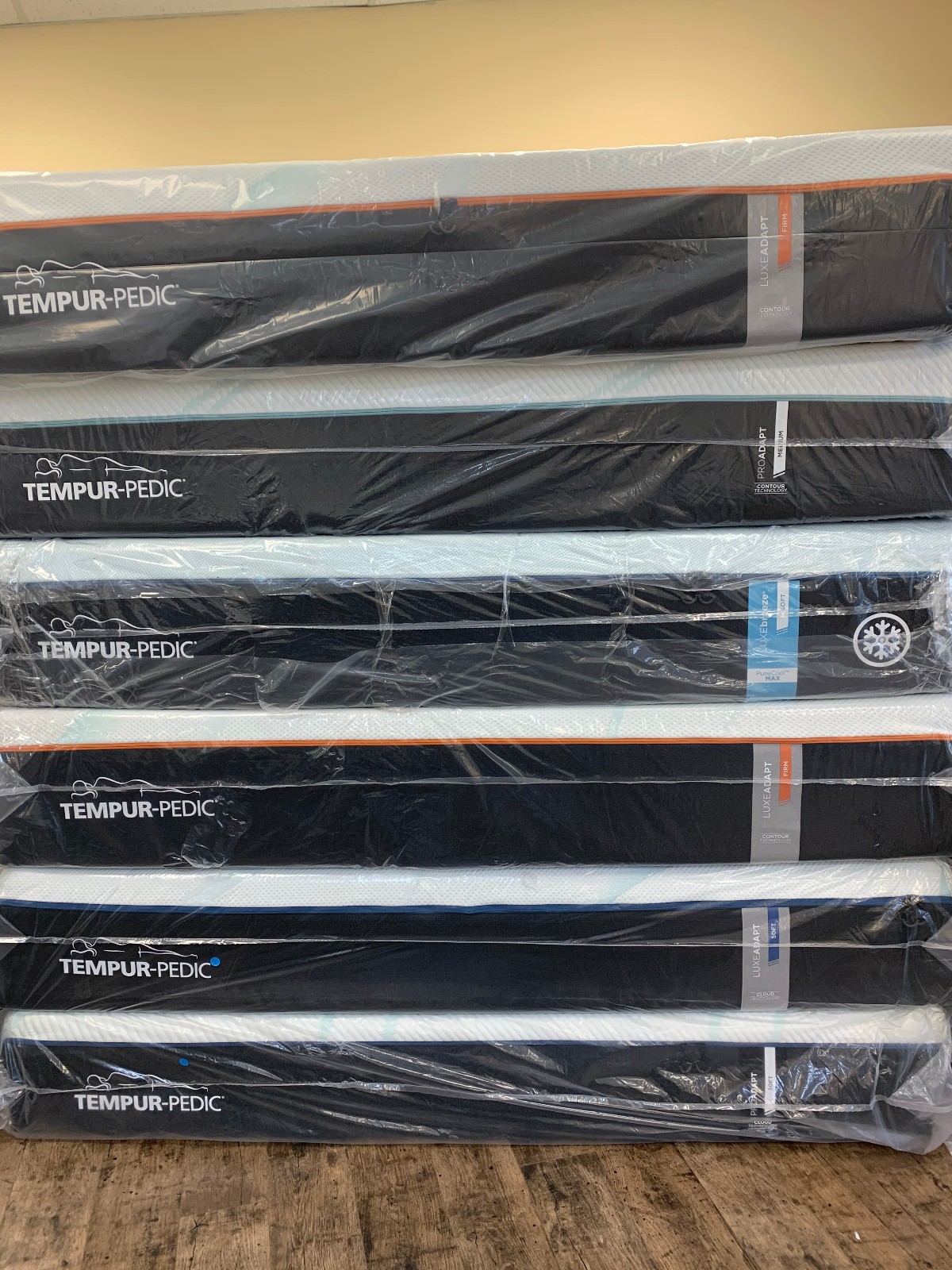 TEMPURPEDIC PROADAPT MEDIUM QUEEN MATTRESS MSRP: $3399