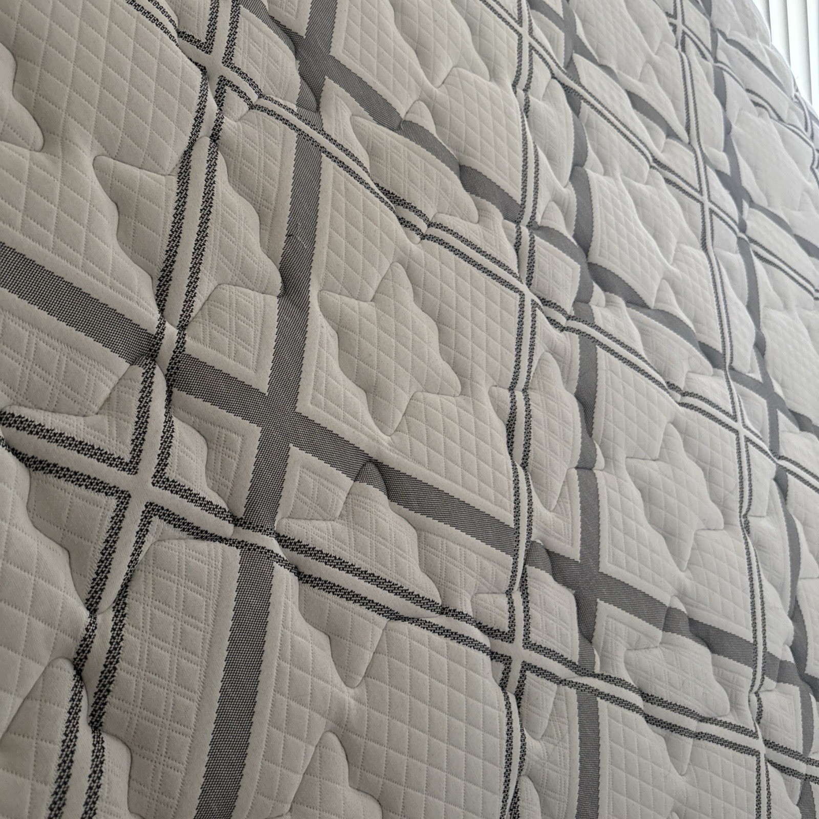 King Size Gray and White Mattress with Geometric Pattern for Bedroom