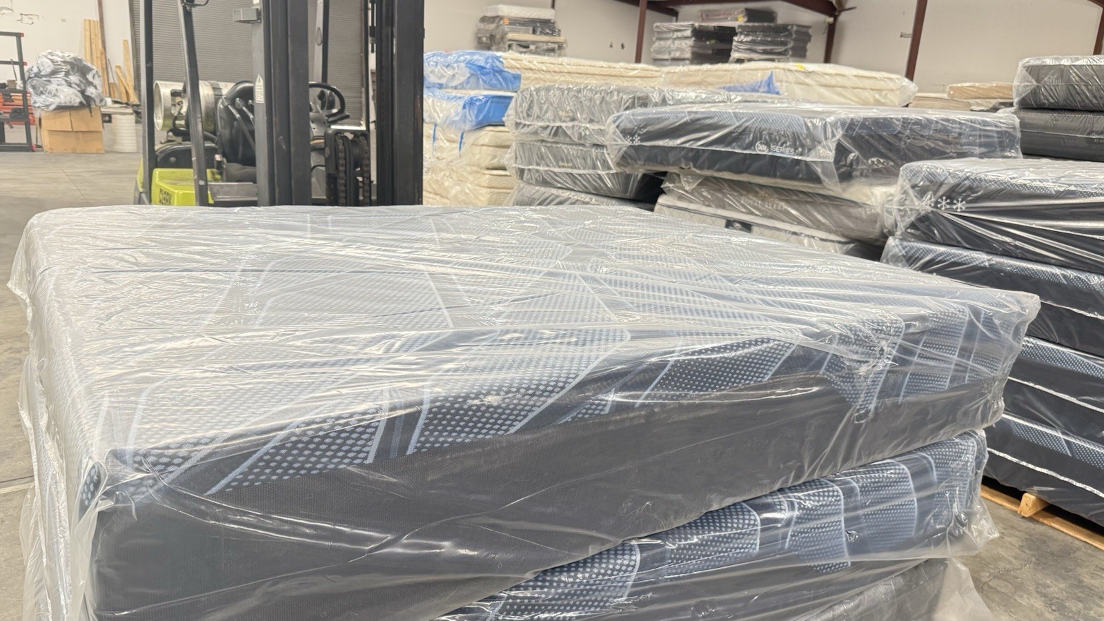 Serta iSeries 2.0 Hybrid 3000 13.5″ Plush Mattress