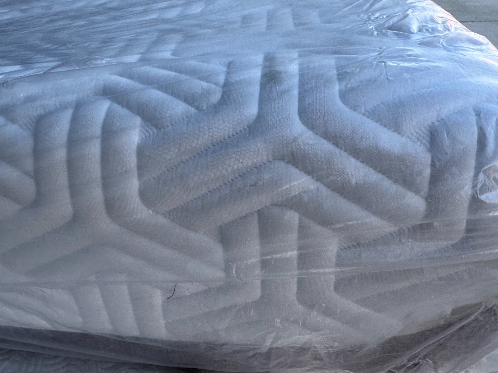 Tempur-pedic mattress Tempur-Flex Prima Hybrid Twin XL/ Split King ex-display.